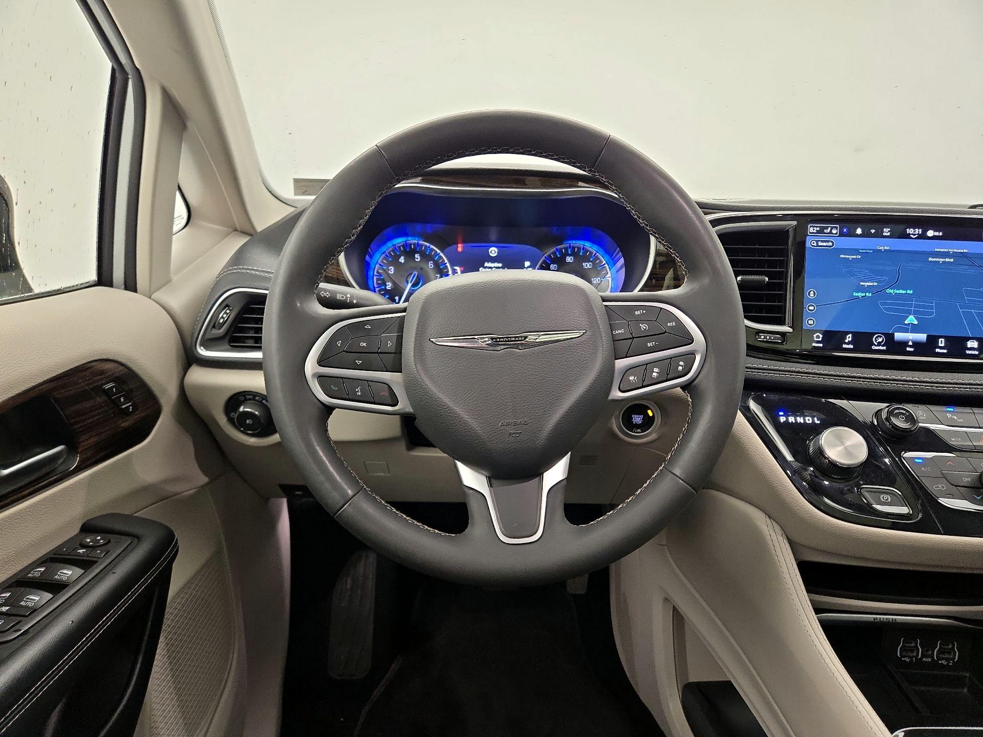 Thumbnail: 2023 Chrysler Pacifica - 10