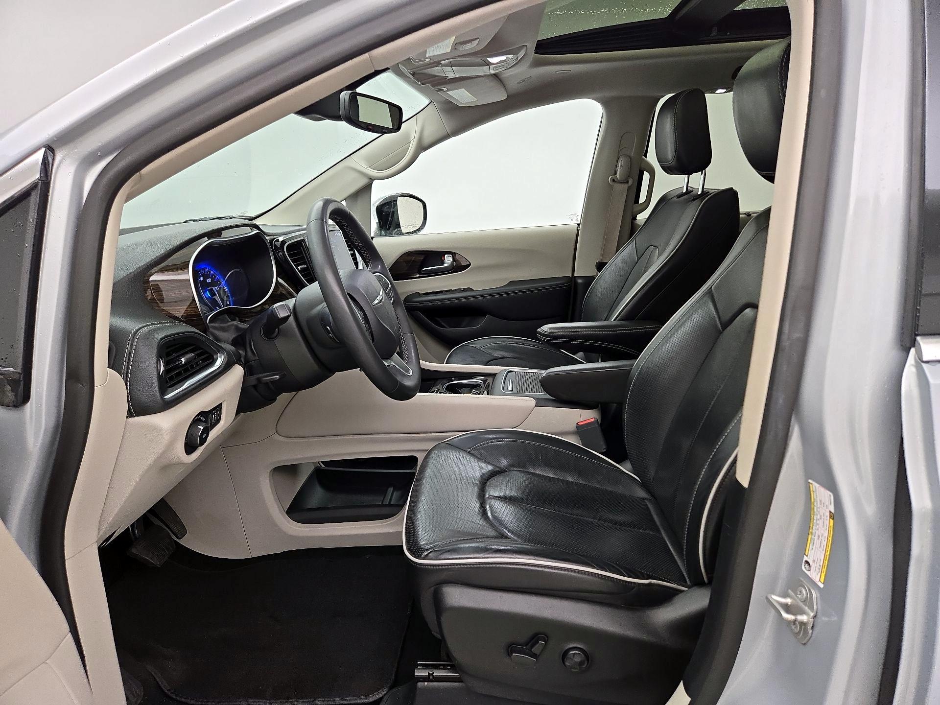 Thumbnail: 2023 Chrysler Pacifica - 11