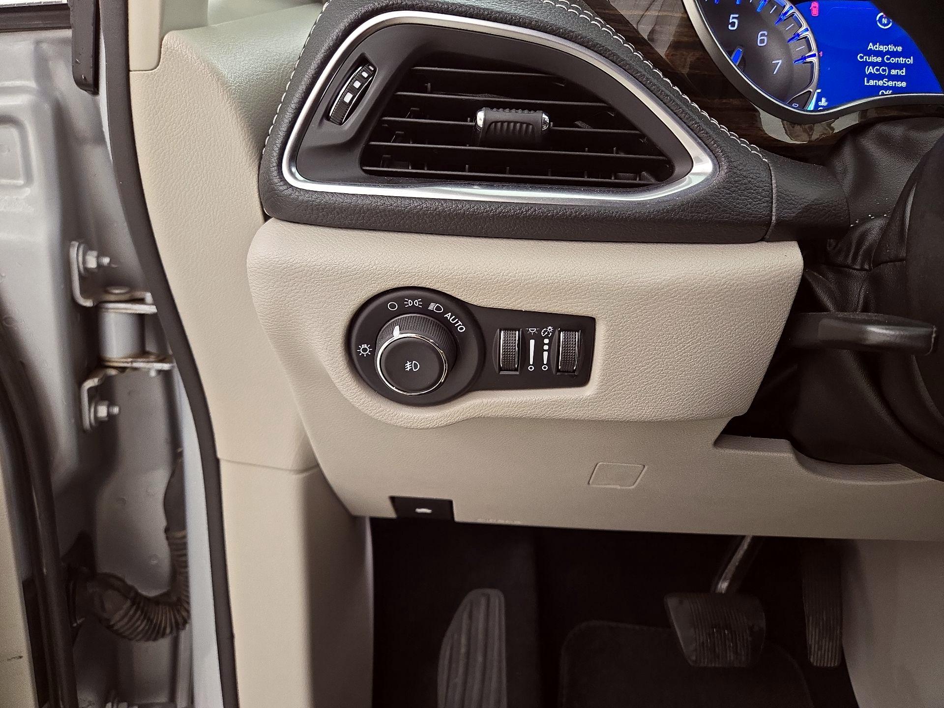 Thumbnail: 2023 Chrysler Pacifica - 13