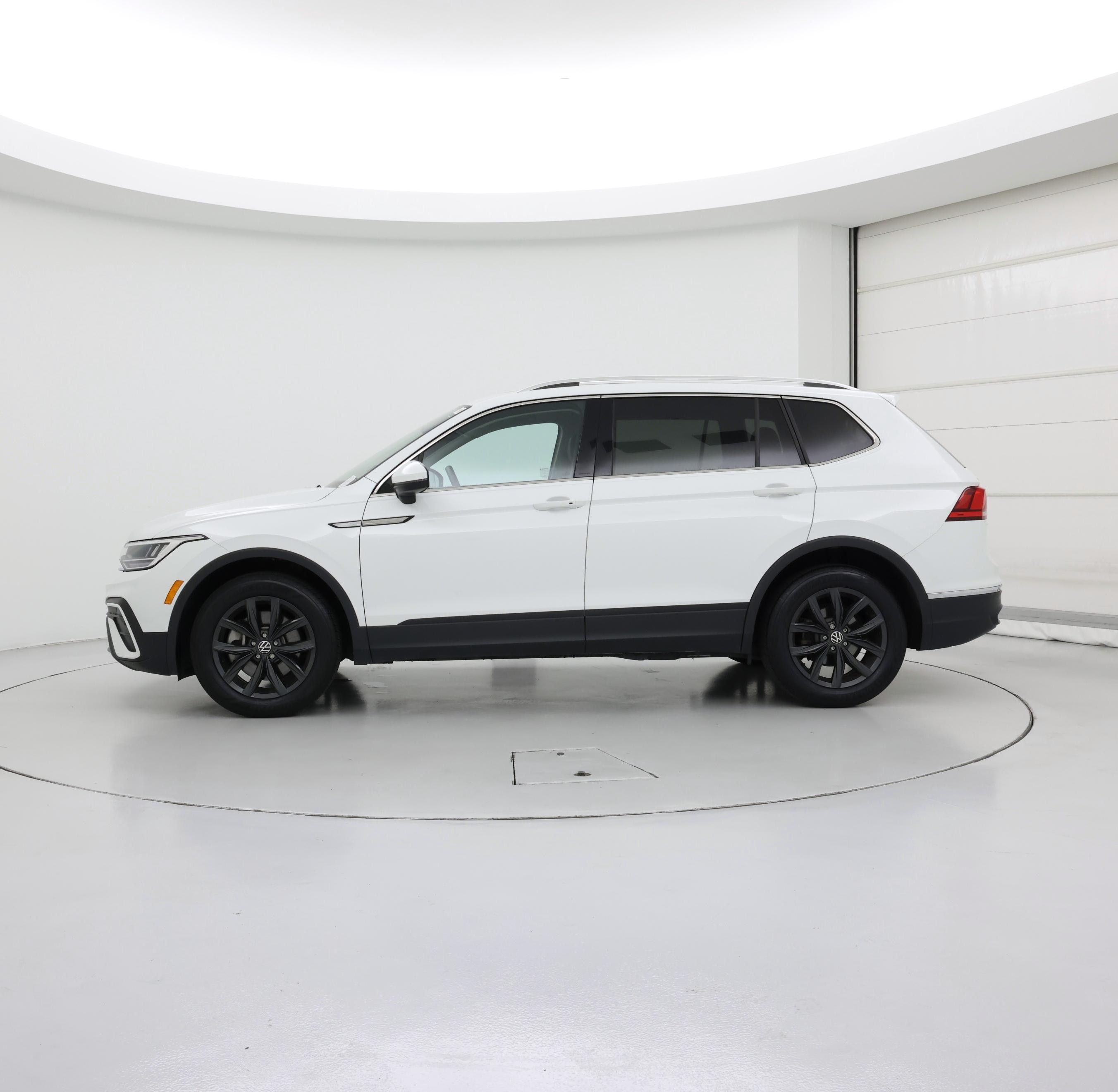 Thumbnail: 2024 Volkswagen Tiguan - 3