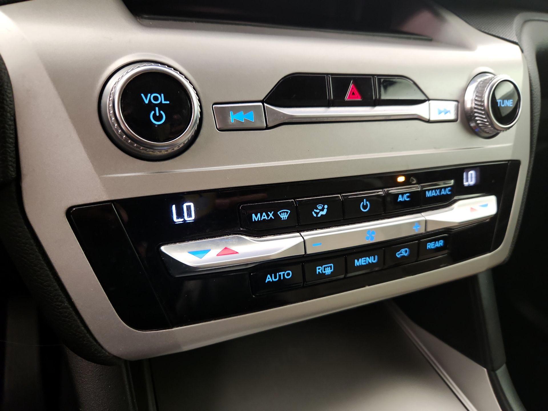 Thumbnail: 2021 Ford Explorer - 16