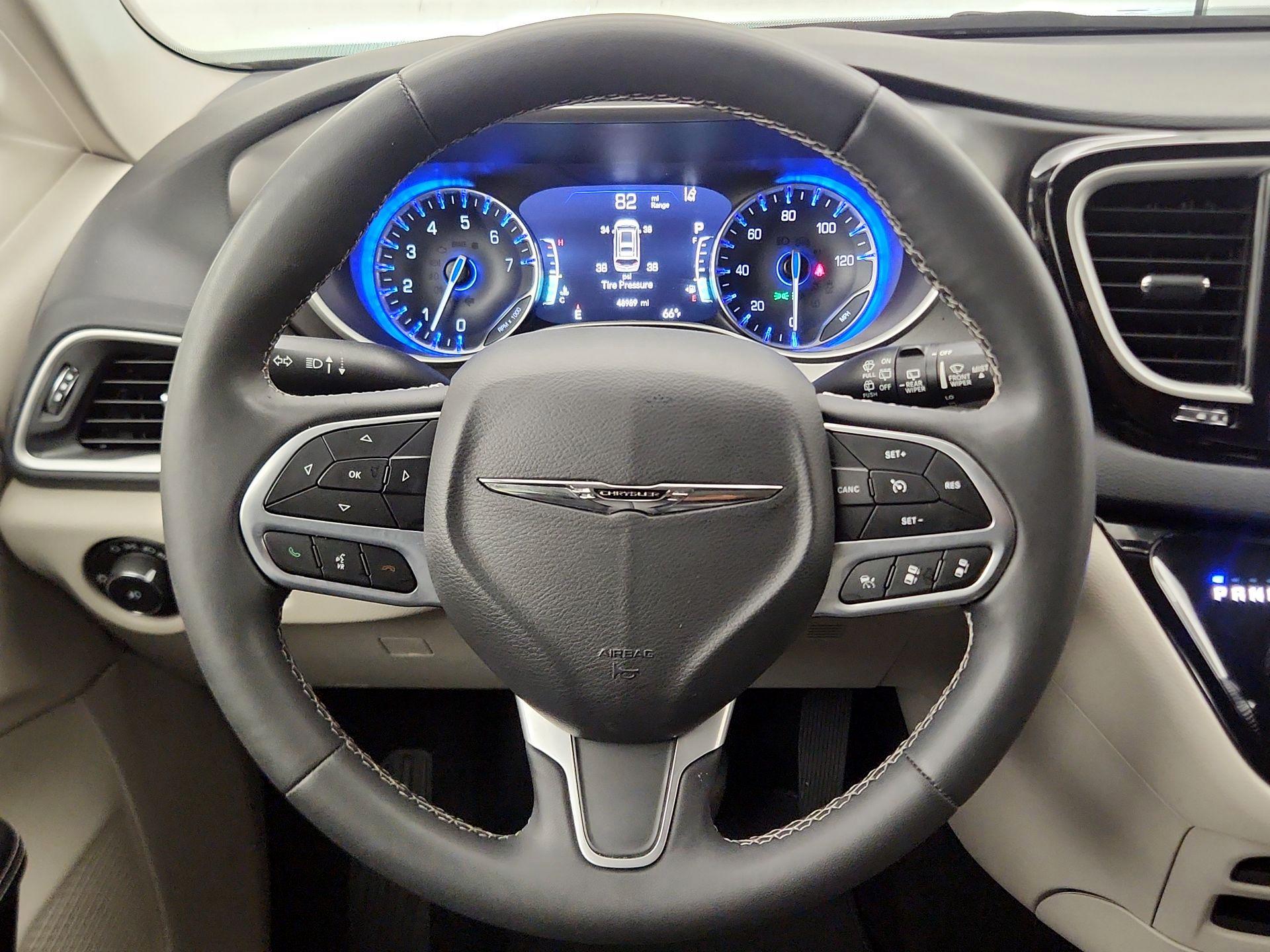 Thumbnail: 2023 Chrysler Pacifica - 10