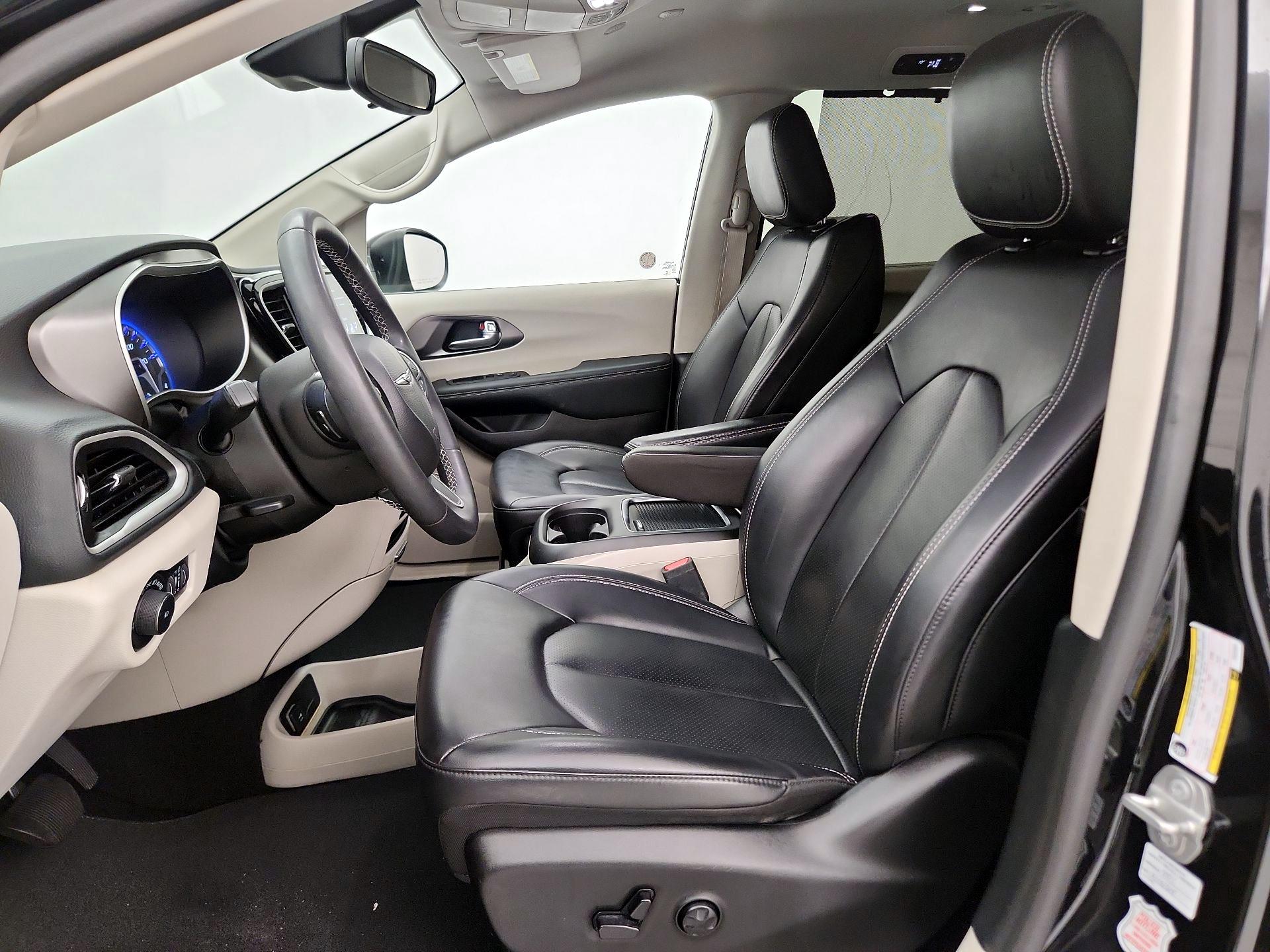 Thumbnail: 2023 Chrysler Pacifica - 11