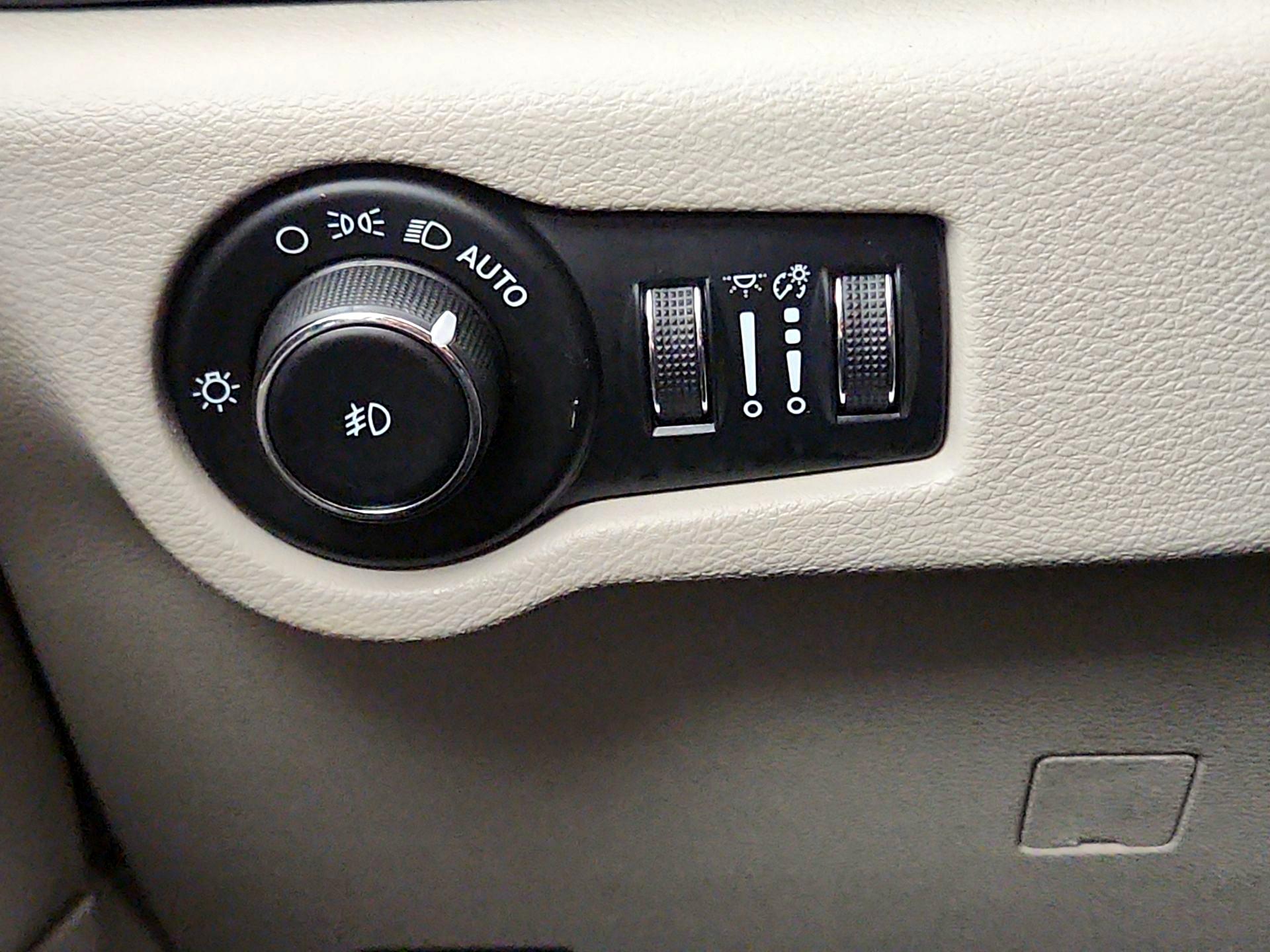 Thumbnail: 2023 Chrysler Pacifica - 13