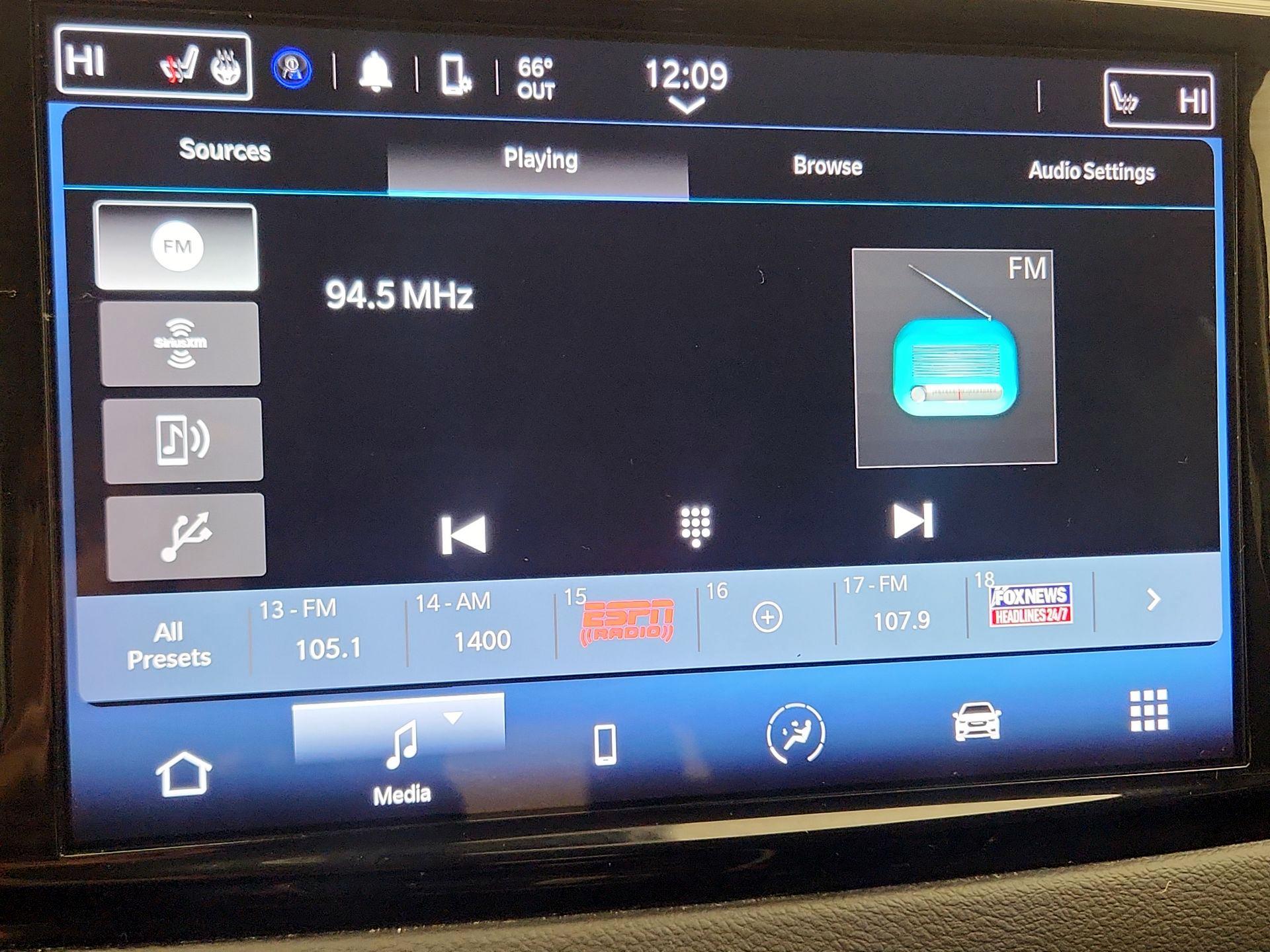 Thumbnail: 2023 Chrysler Pacifica - 15