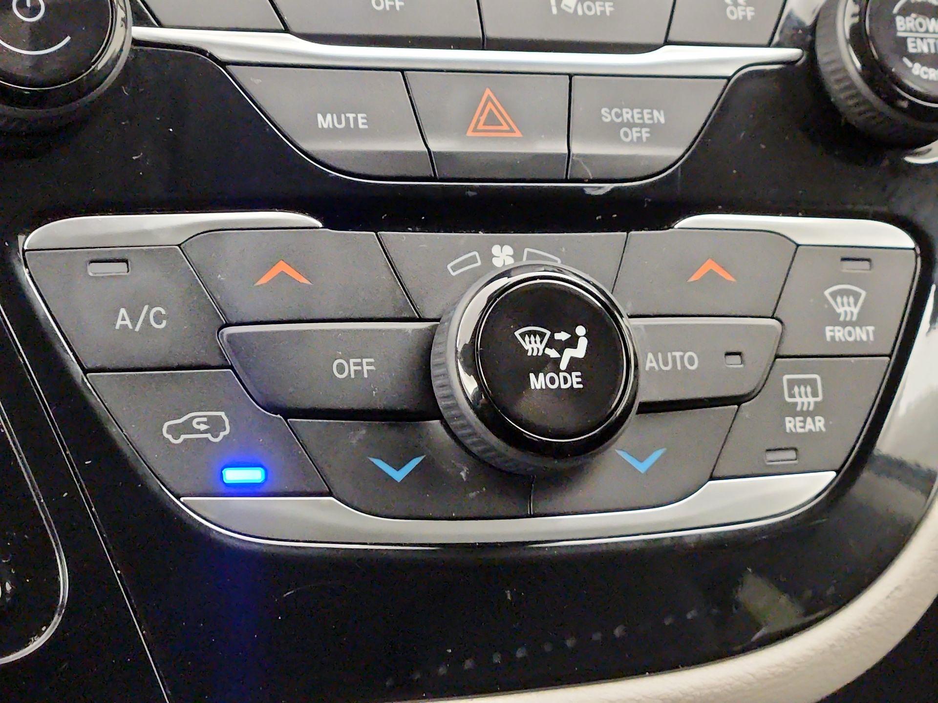 Thumbnail: 2023 Chrysler Pacifica - 16