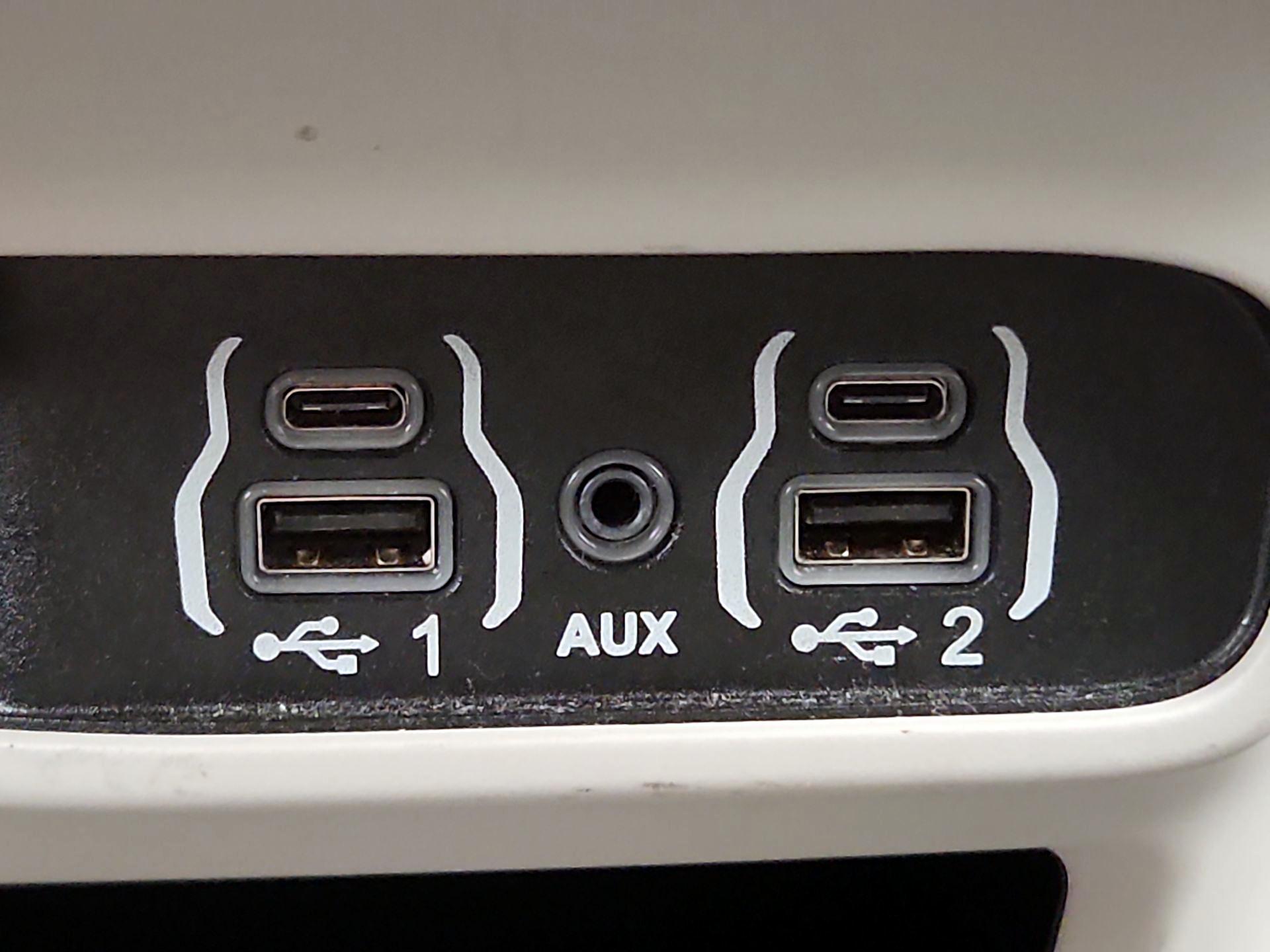 Thumbnail: 2023 Chrysler Pacifica - 18