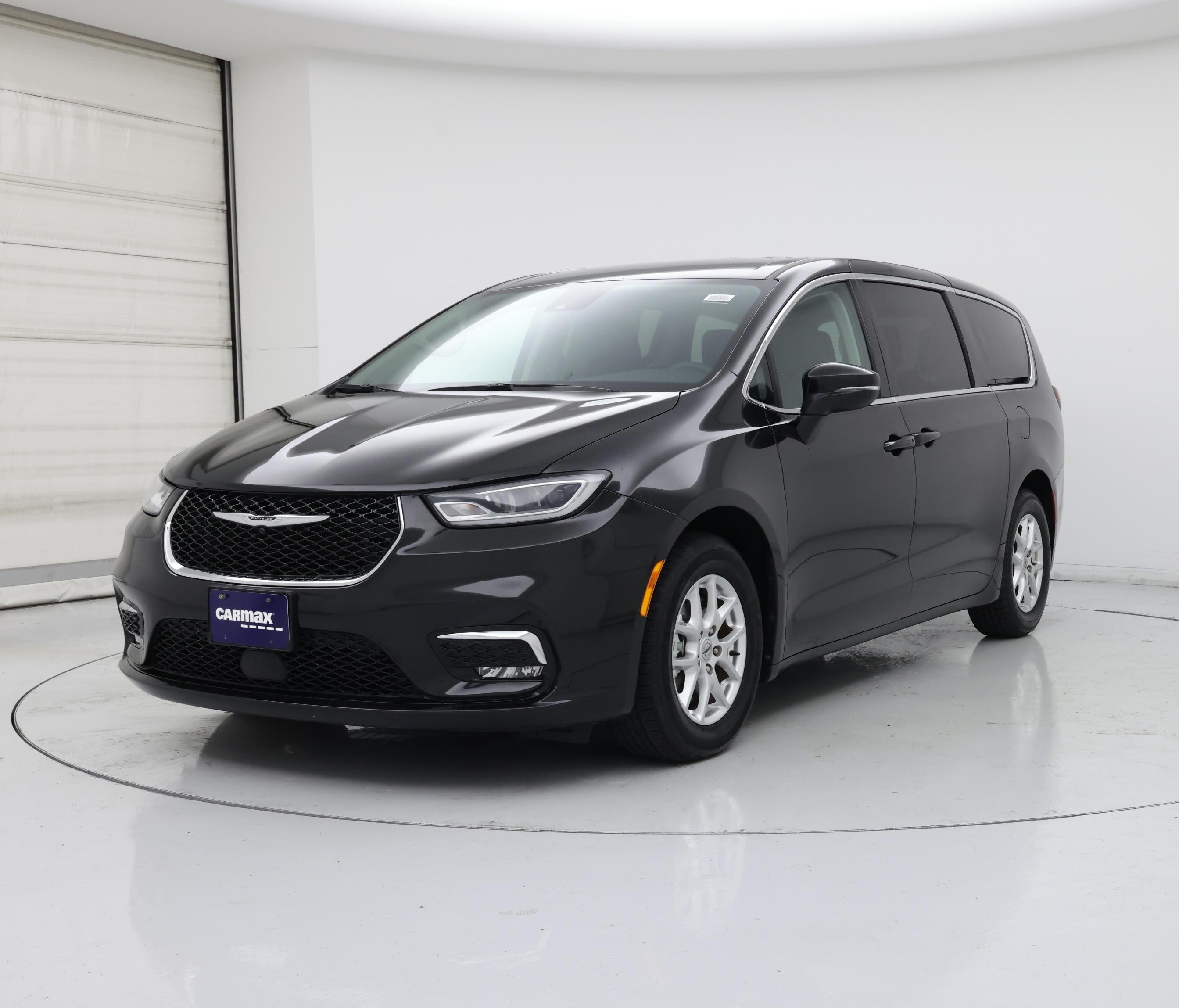 Thumbnail: 2023 Chrysler Pacifica - 4