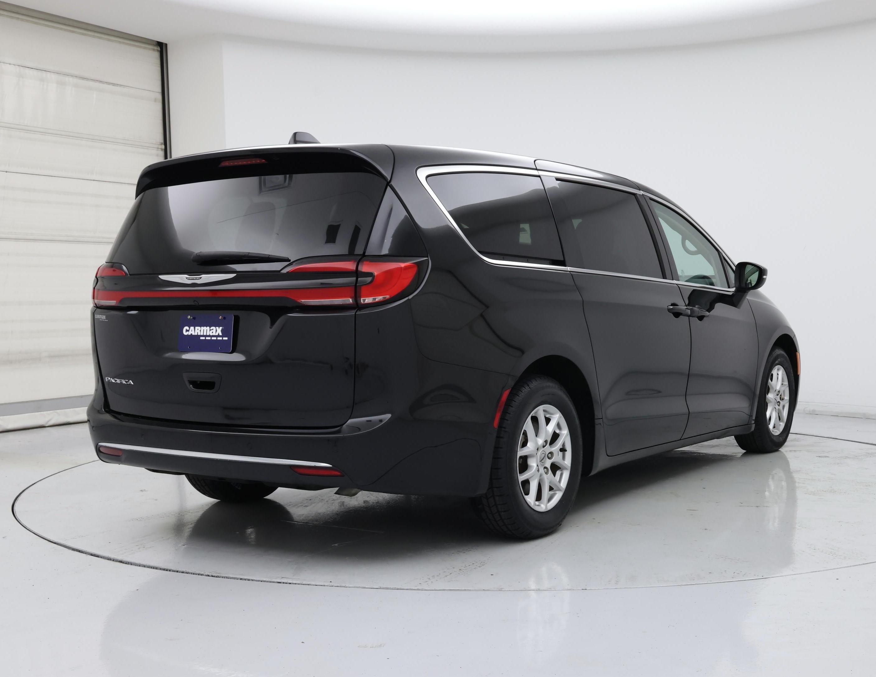 Thumbnail: 2023 Chrysler Pacifica - 8