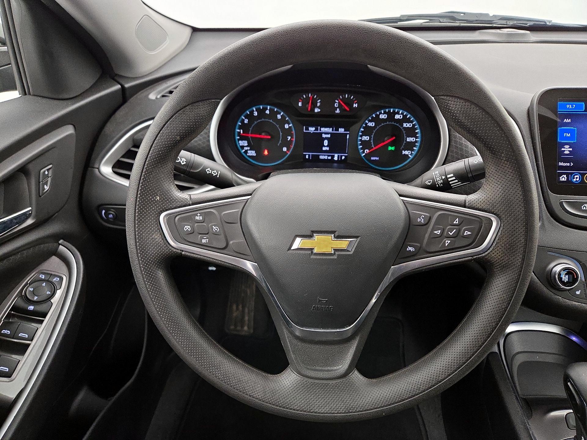 Thumbnail: 2022 Chevrolet Malibu - 10