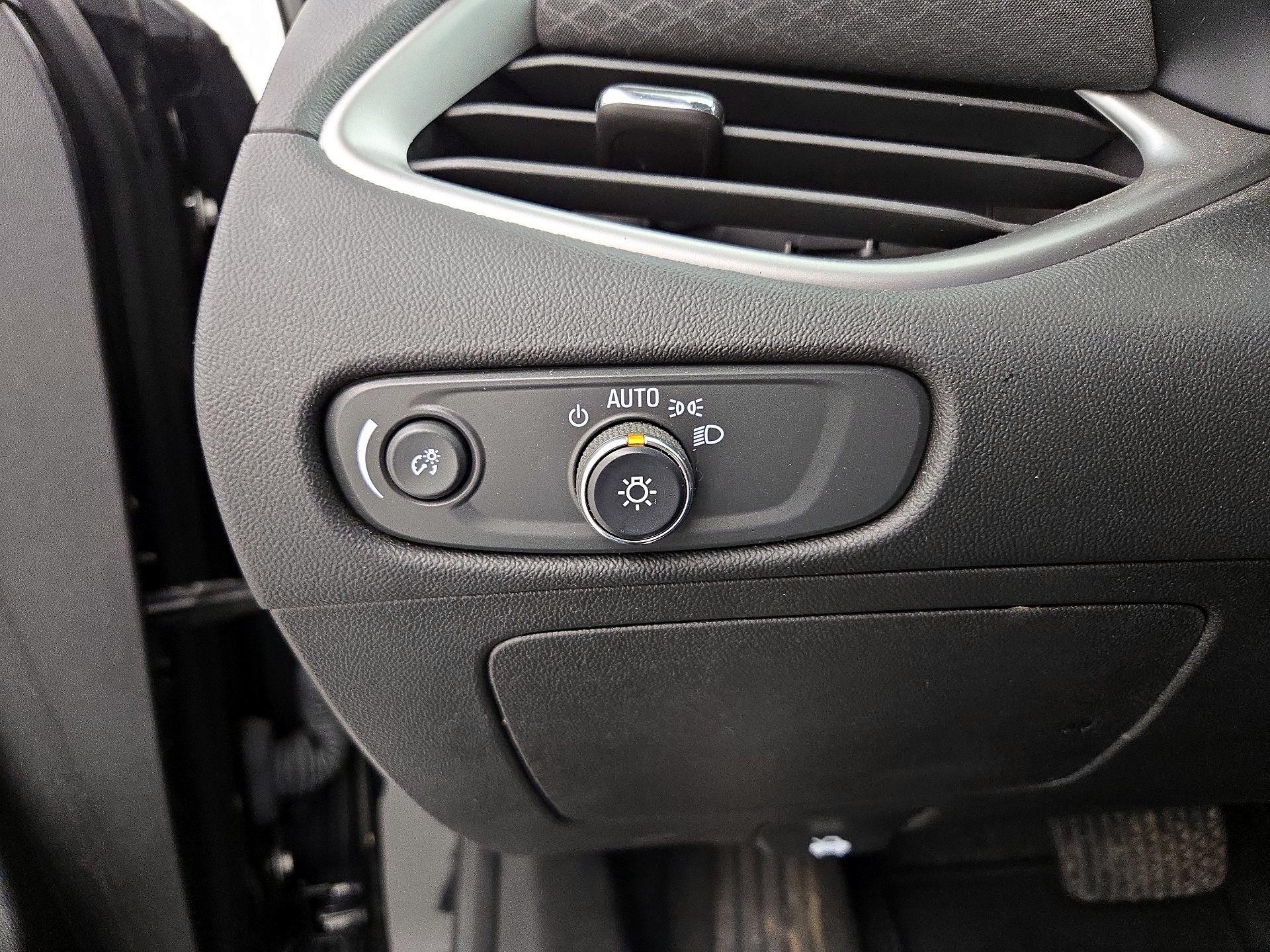 Thumbnail: 2022 Chevrolet Malibu - 13