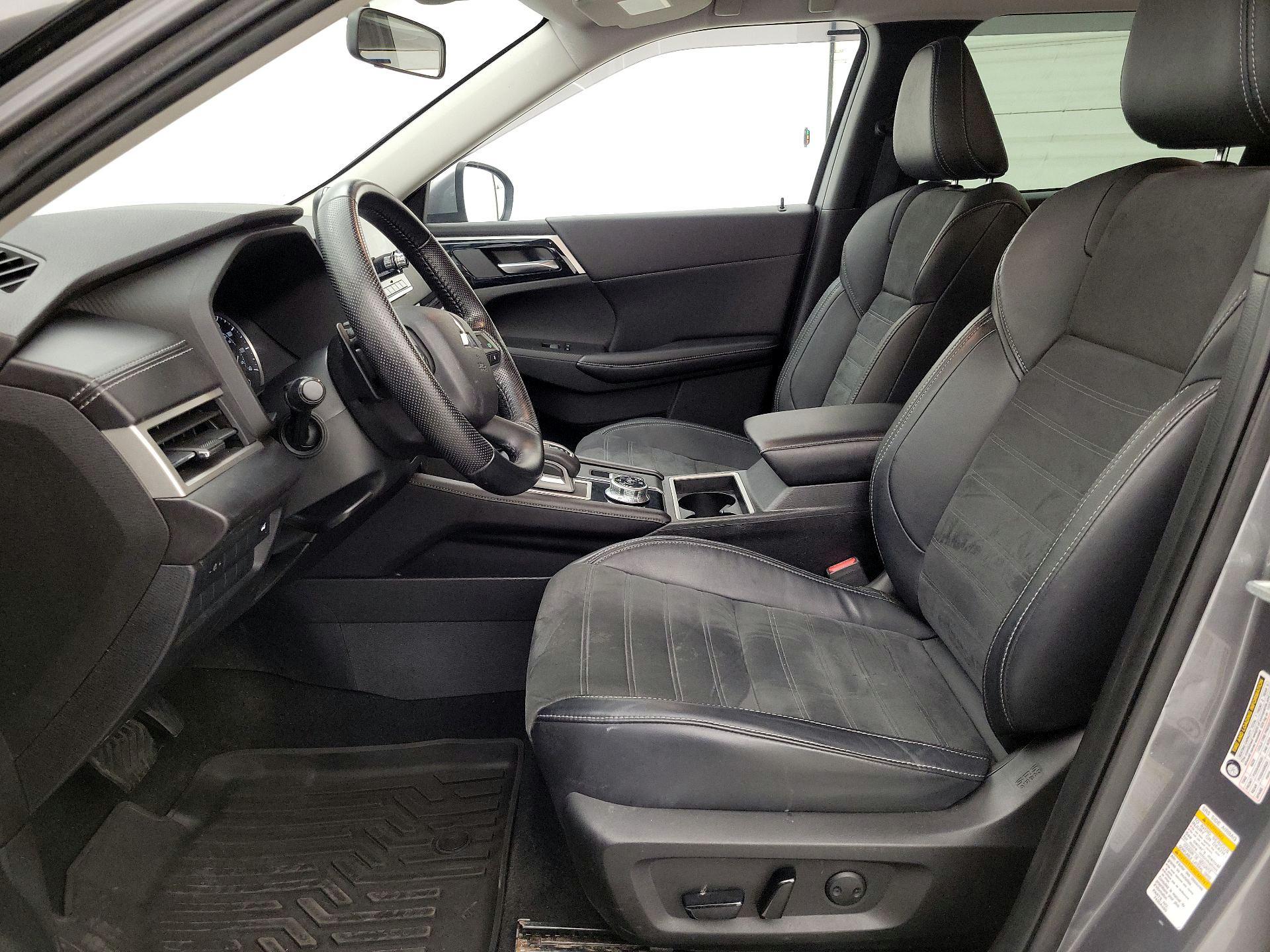 Thumbnail: 2022 Mitsubishi Outlander - 11