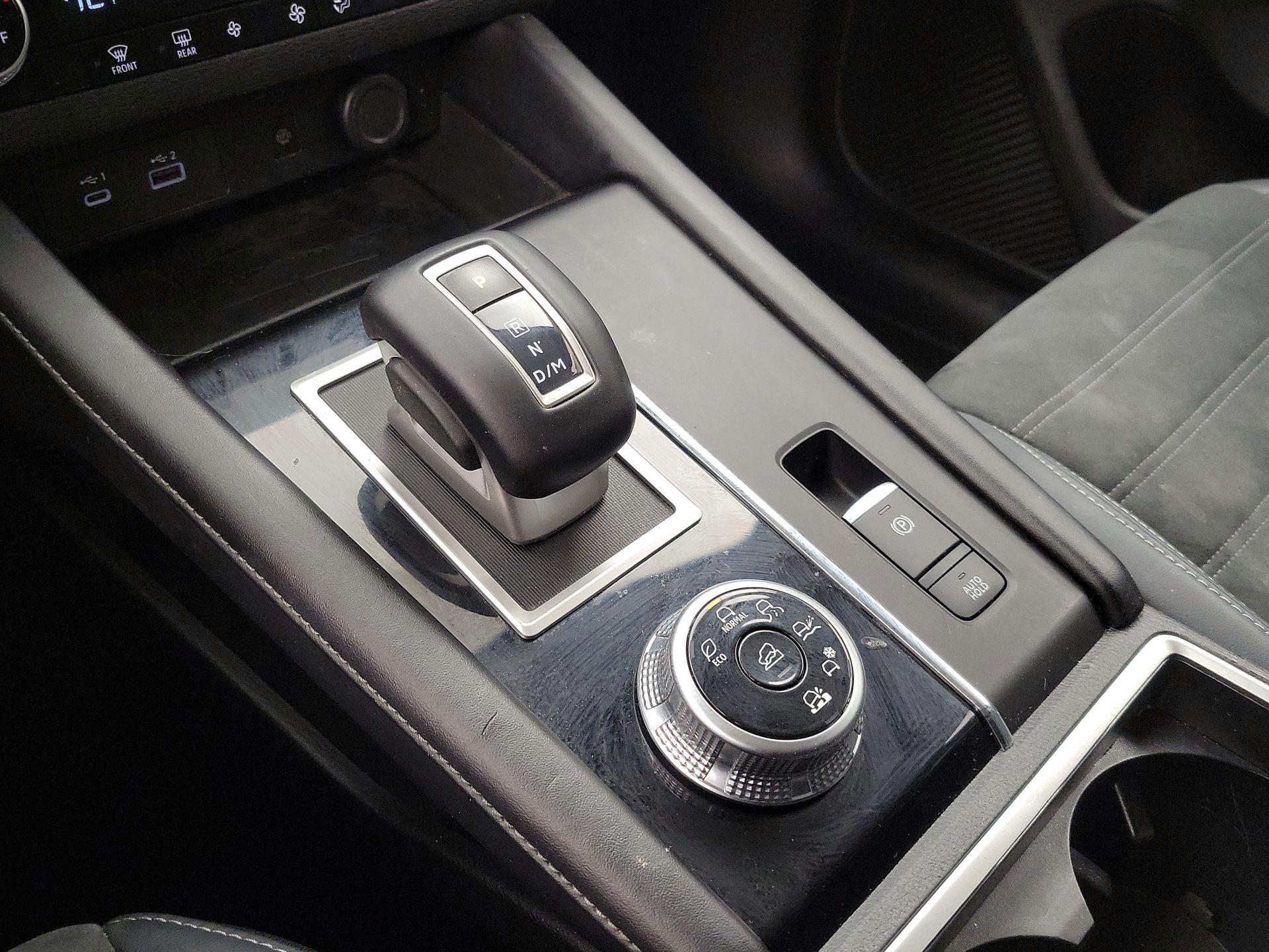 Thumbnail: 2022 Mitsubishi Outlander - 18