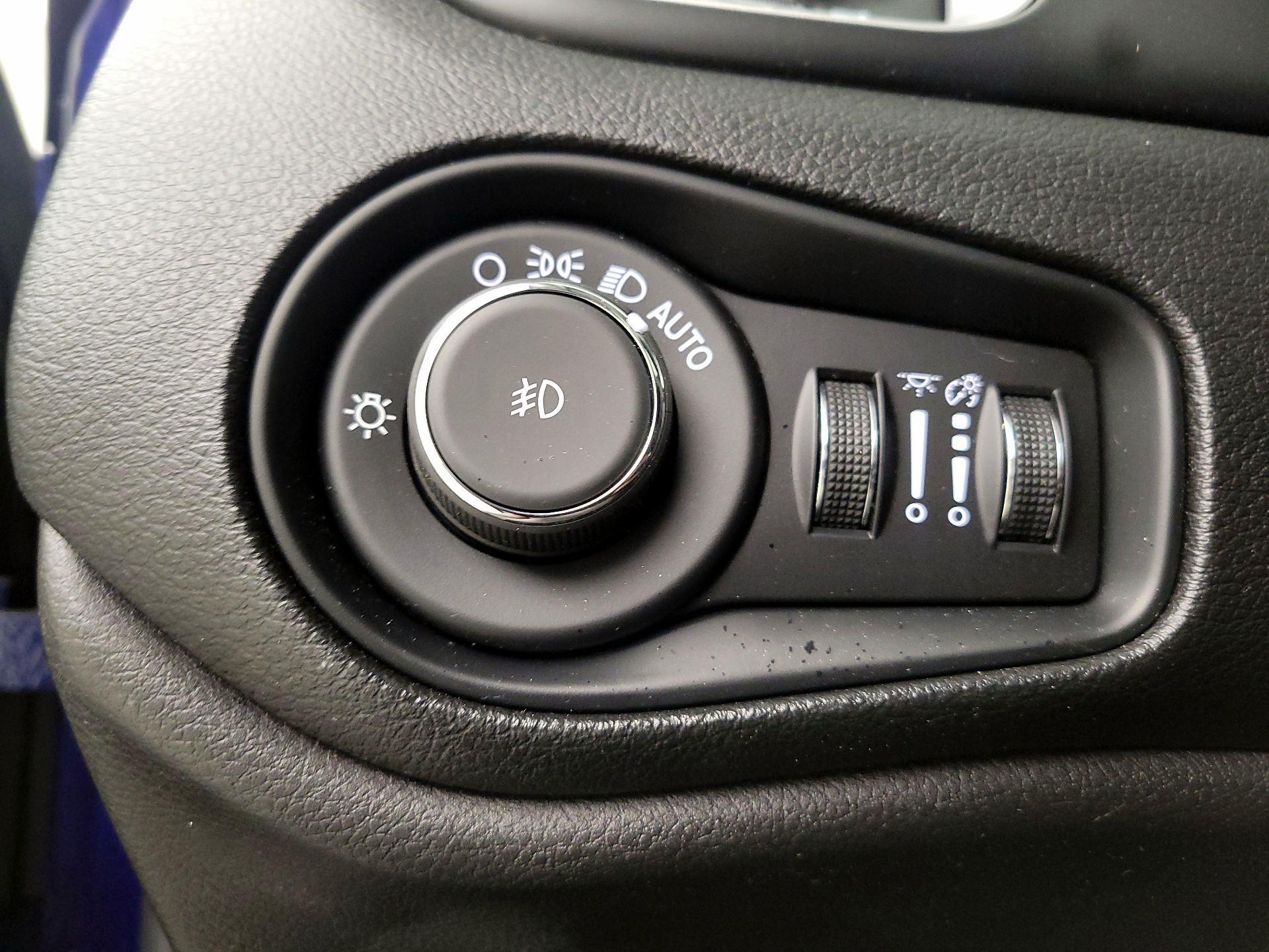 Thumbnail: 2021 Jeep Renegade - 13