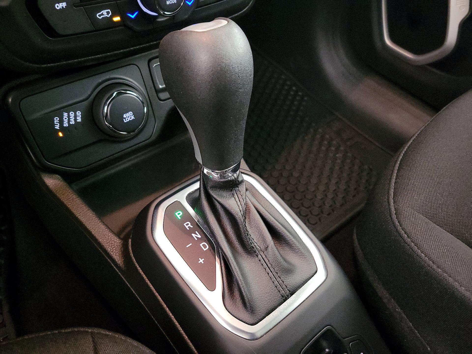 Thumbnail: 2021 Jeep Renegade - 17