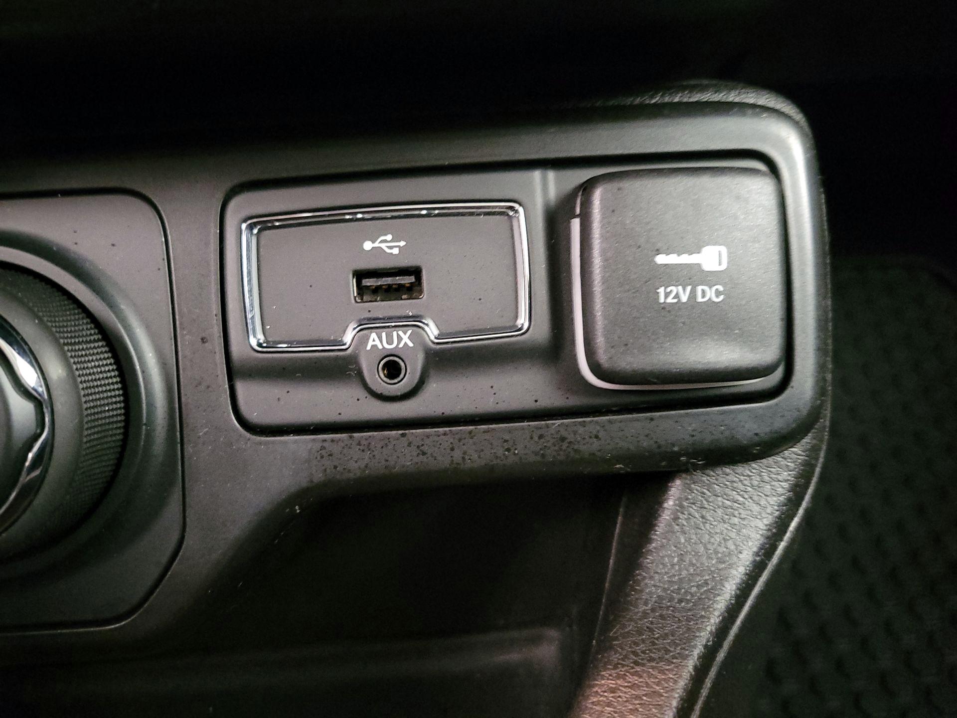 Thumbnail: 2021 Jeep Renegade - 18