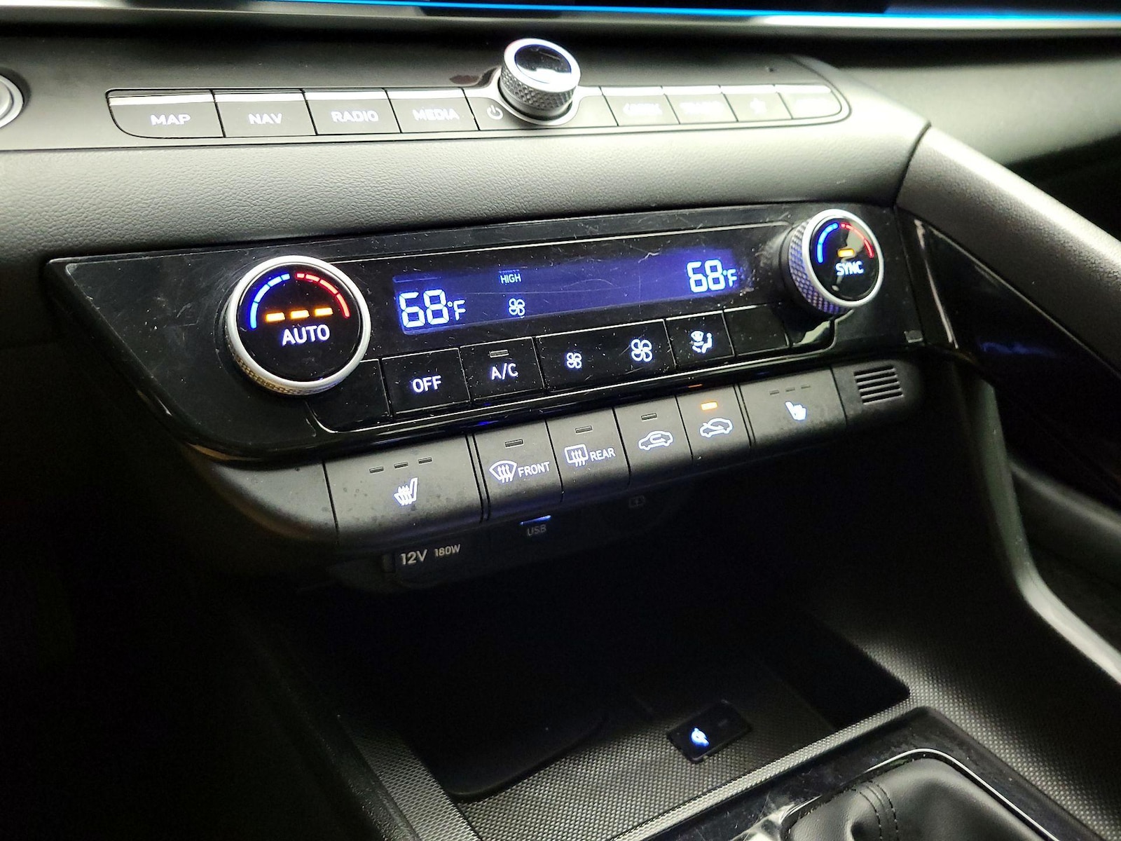 2024 Hyundai Elantra Limited - Photo 17