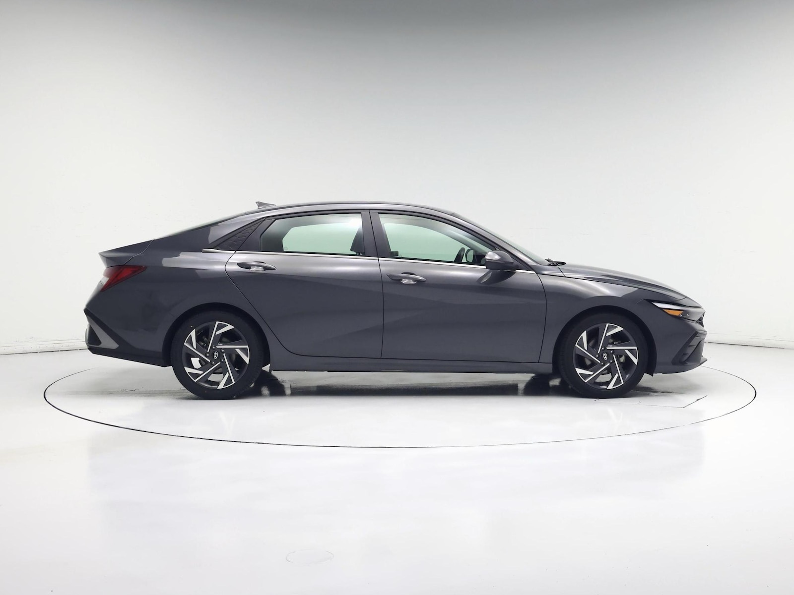 2024 Hyundai Elantra Limited - Photo 8