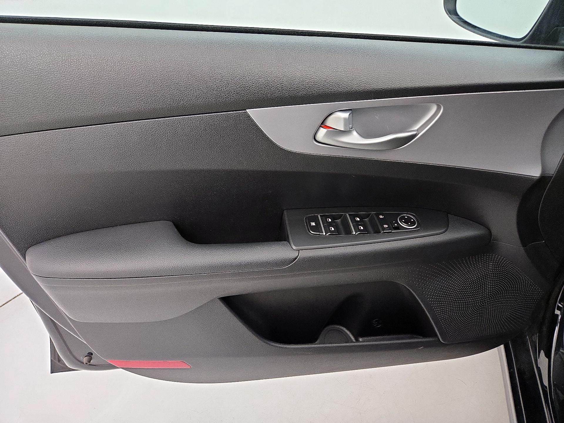 Thumbnail: 2023 Kia Forte - 12
