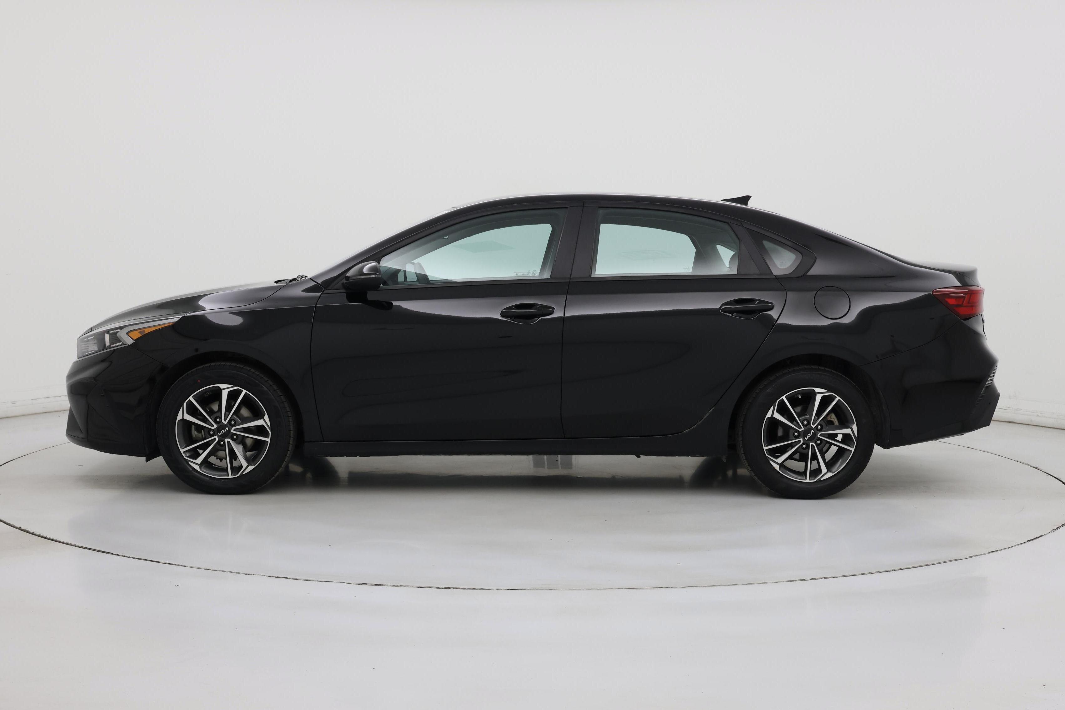 Thumbnail: 2023 Kia Forte - 3