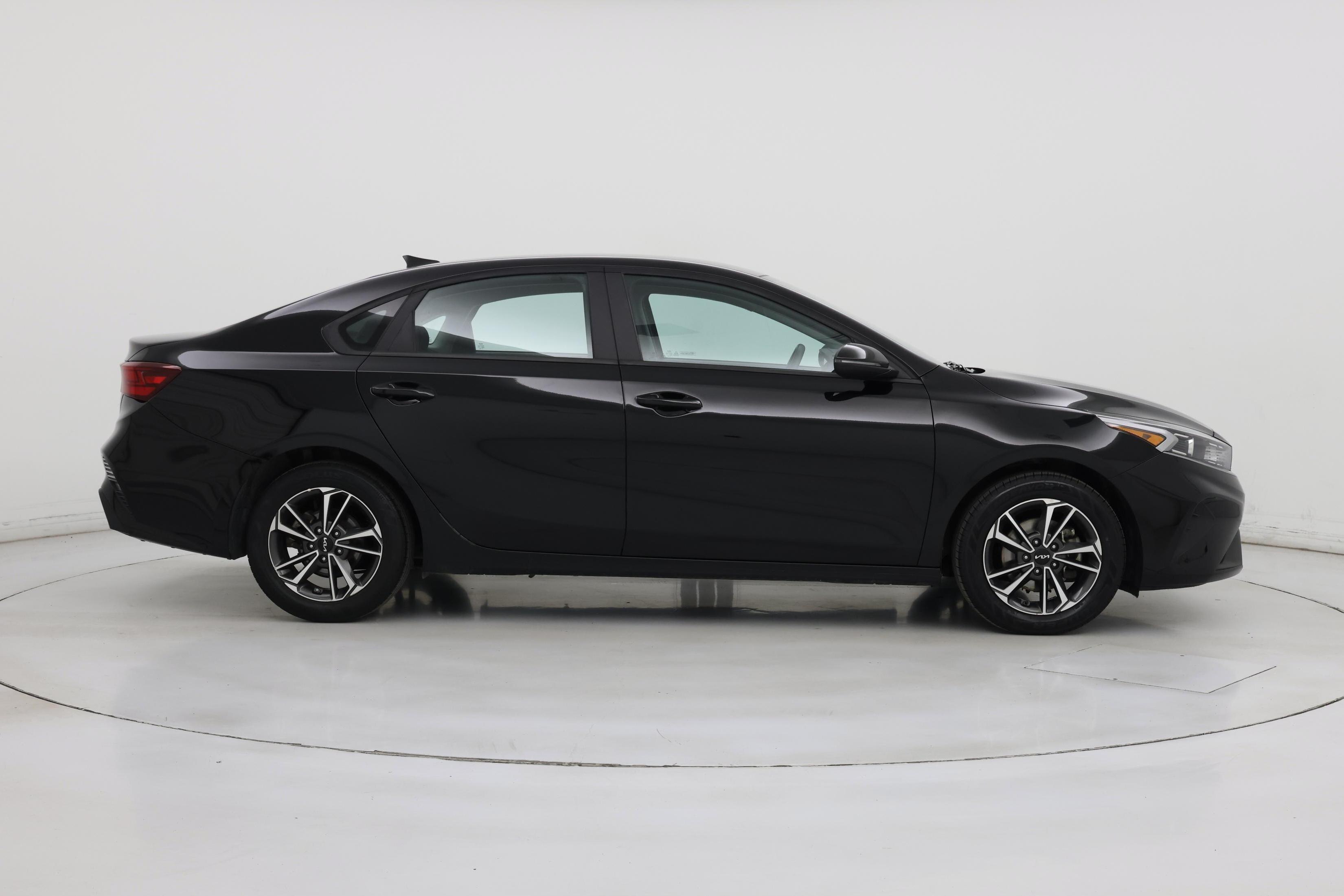 Thumbnail: 2023 Kia Forte - 7