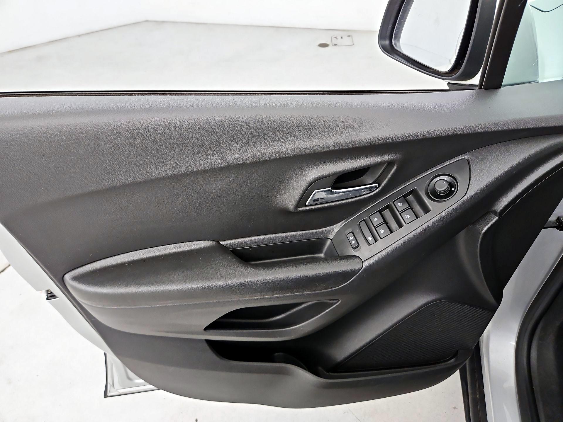 Thumbnail: 2021 Chevrolet Trax - 12