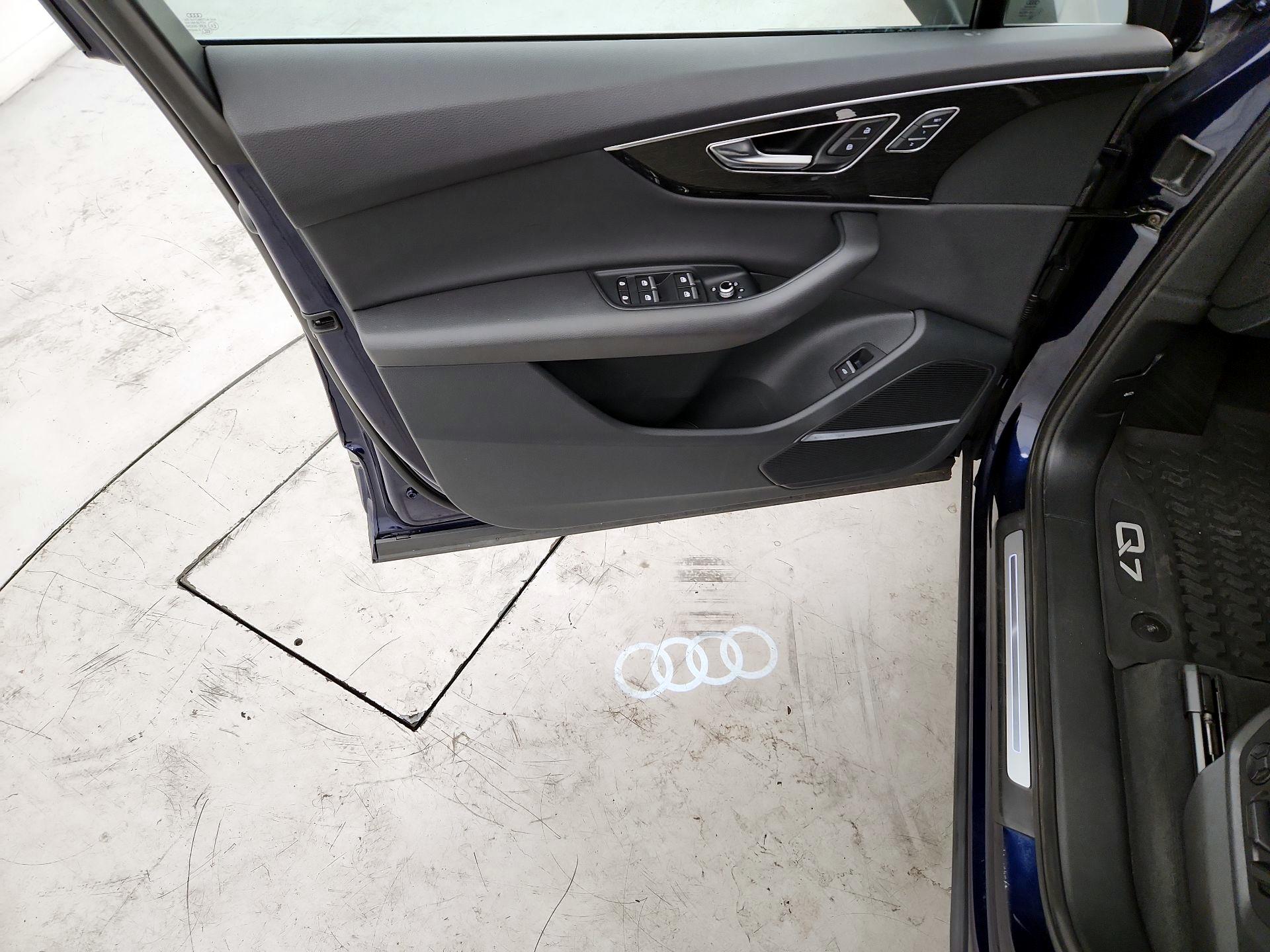 Thumbnail: 2021 Audi Q7 - 10