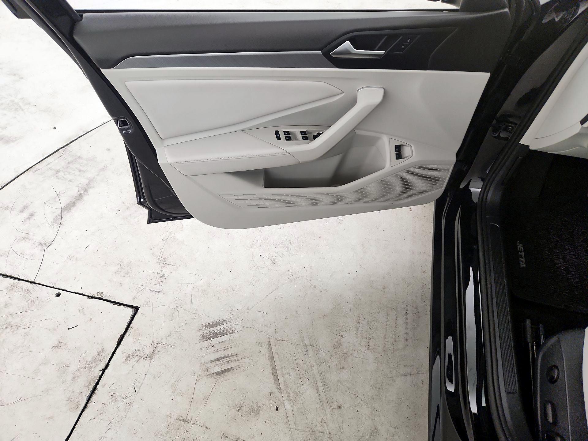 Thumbnail: 2024 Volkswagen Jetta - 12