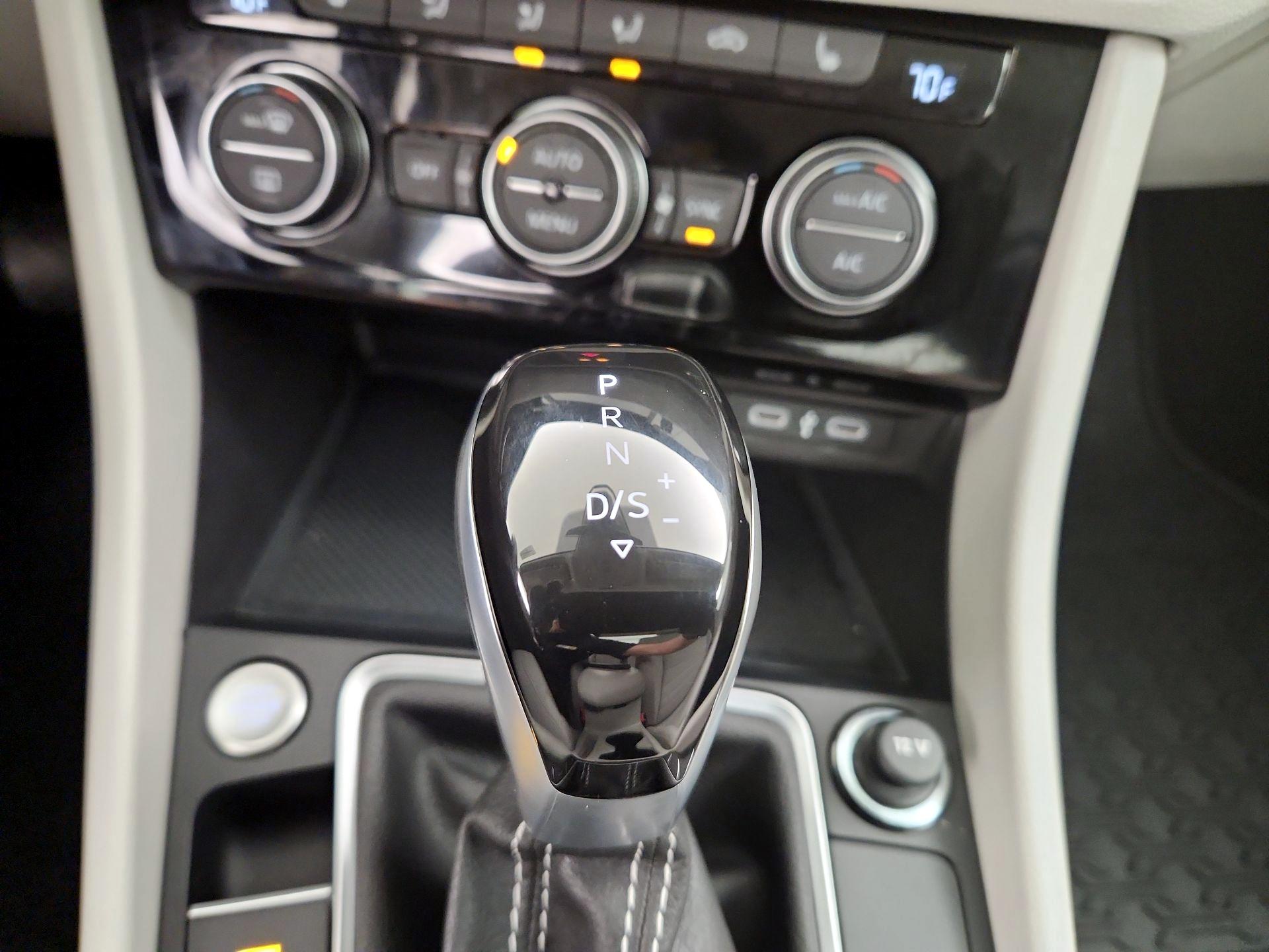 Thumbnail: 2024 Volkswagen Jetta - 17