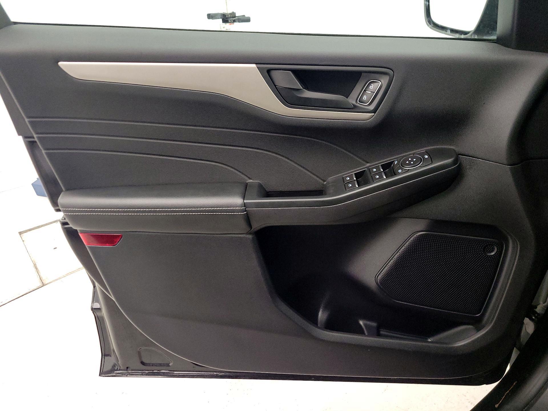 Thumbnail: 2022 Ford Escape - 12