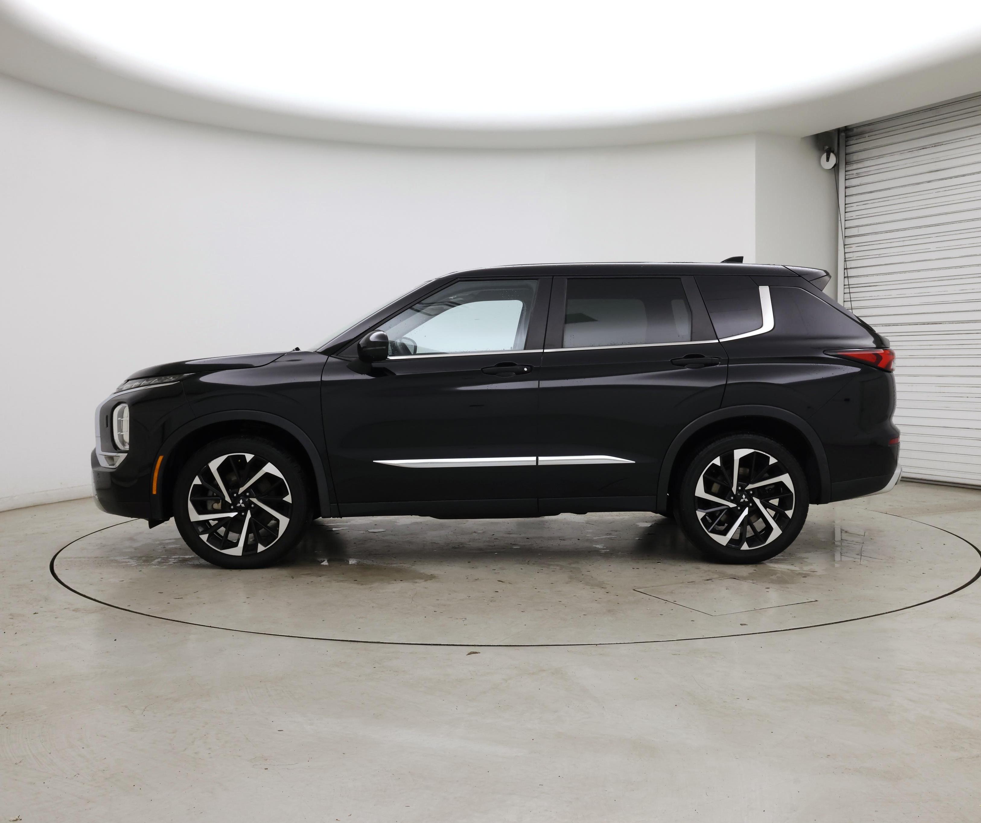 Thumbnail: 2022 Mitsubishi Outlander - 3