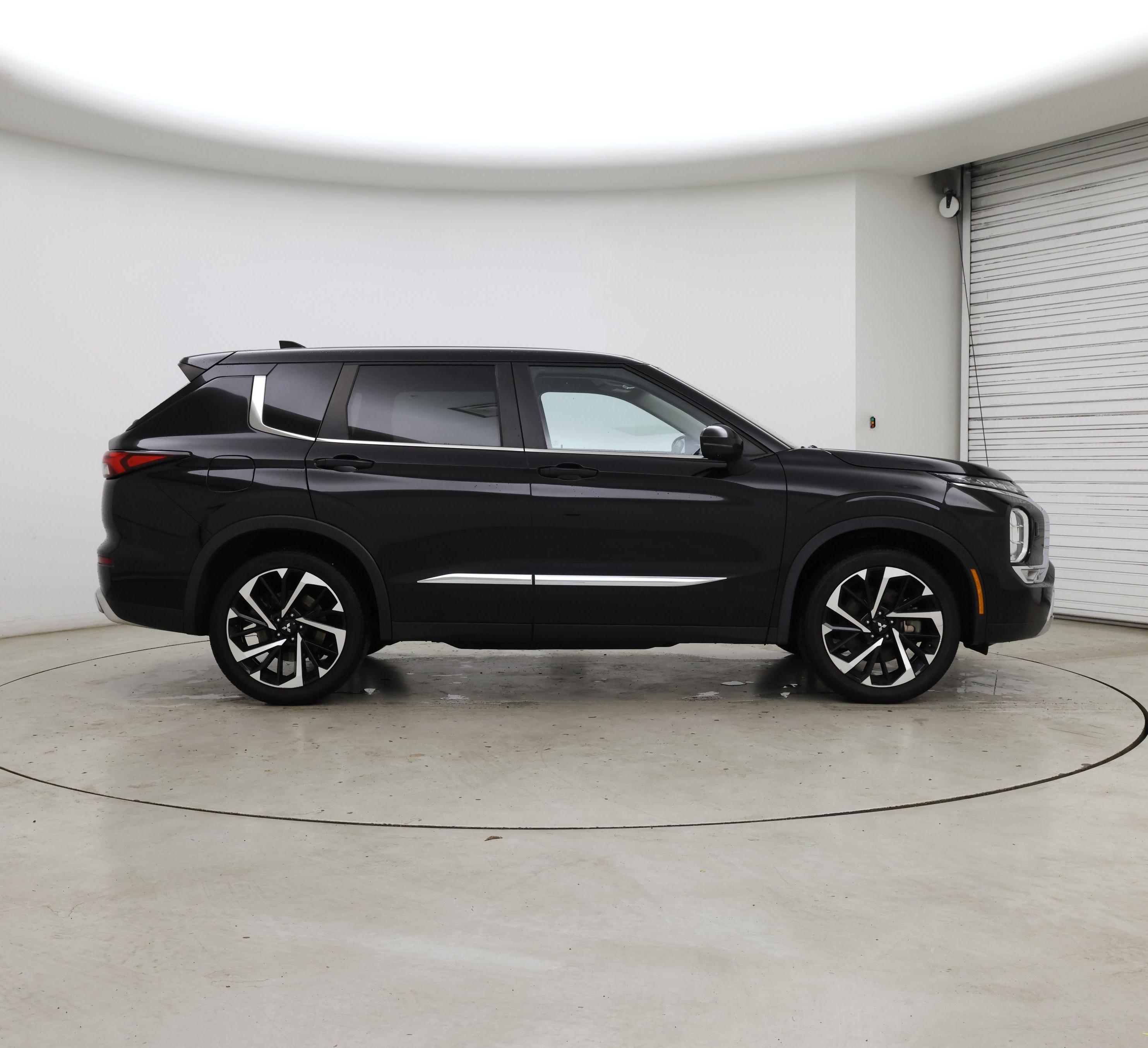Thumbnail: 2022 Mitsubishi Outlander - 7