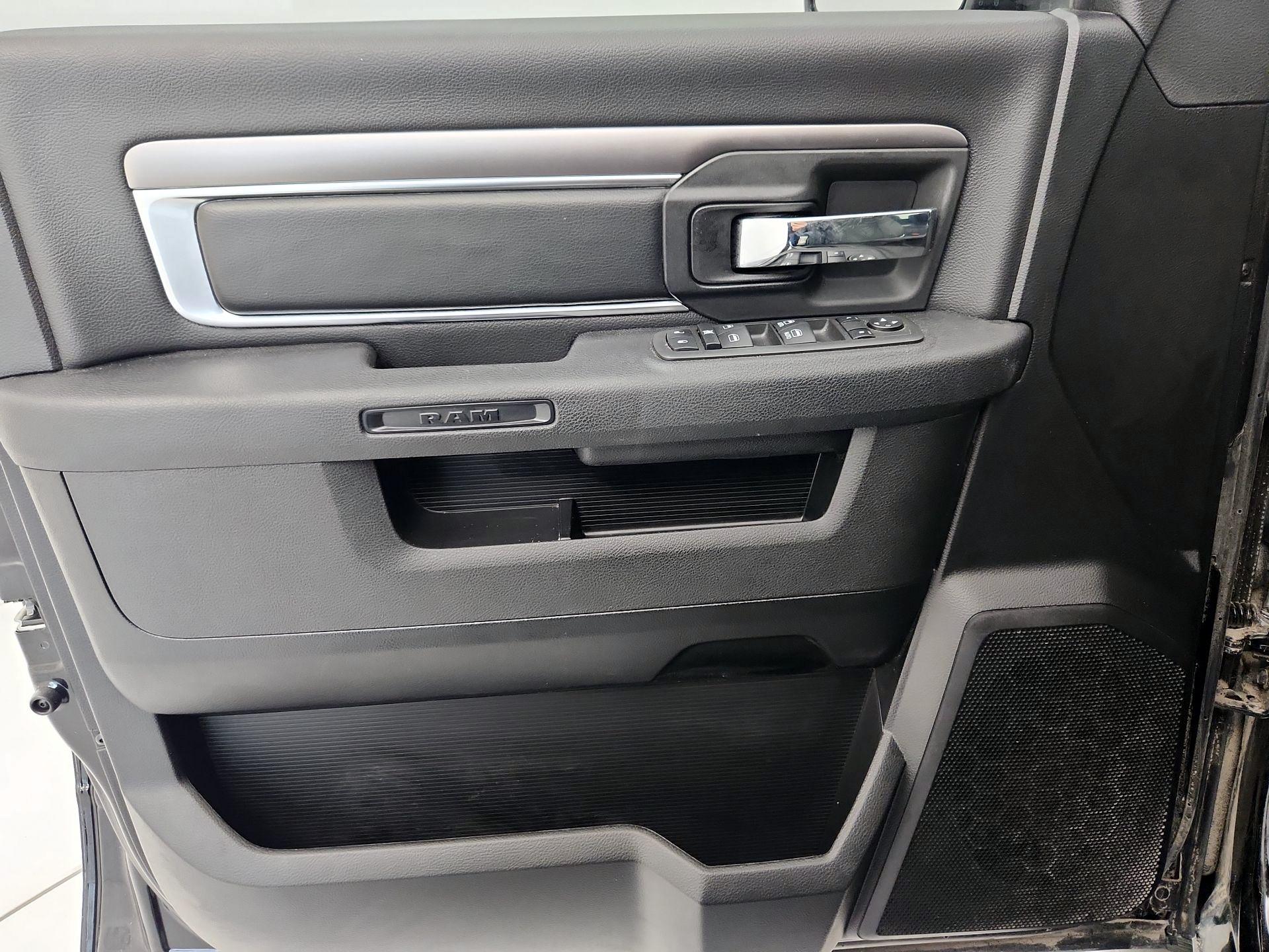 Thumbnail: 2022 RAM 1500 Classic - 12