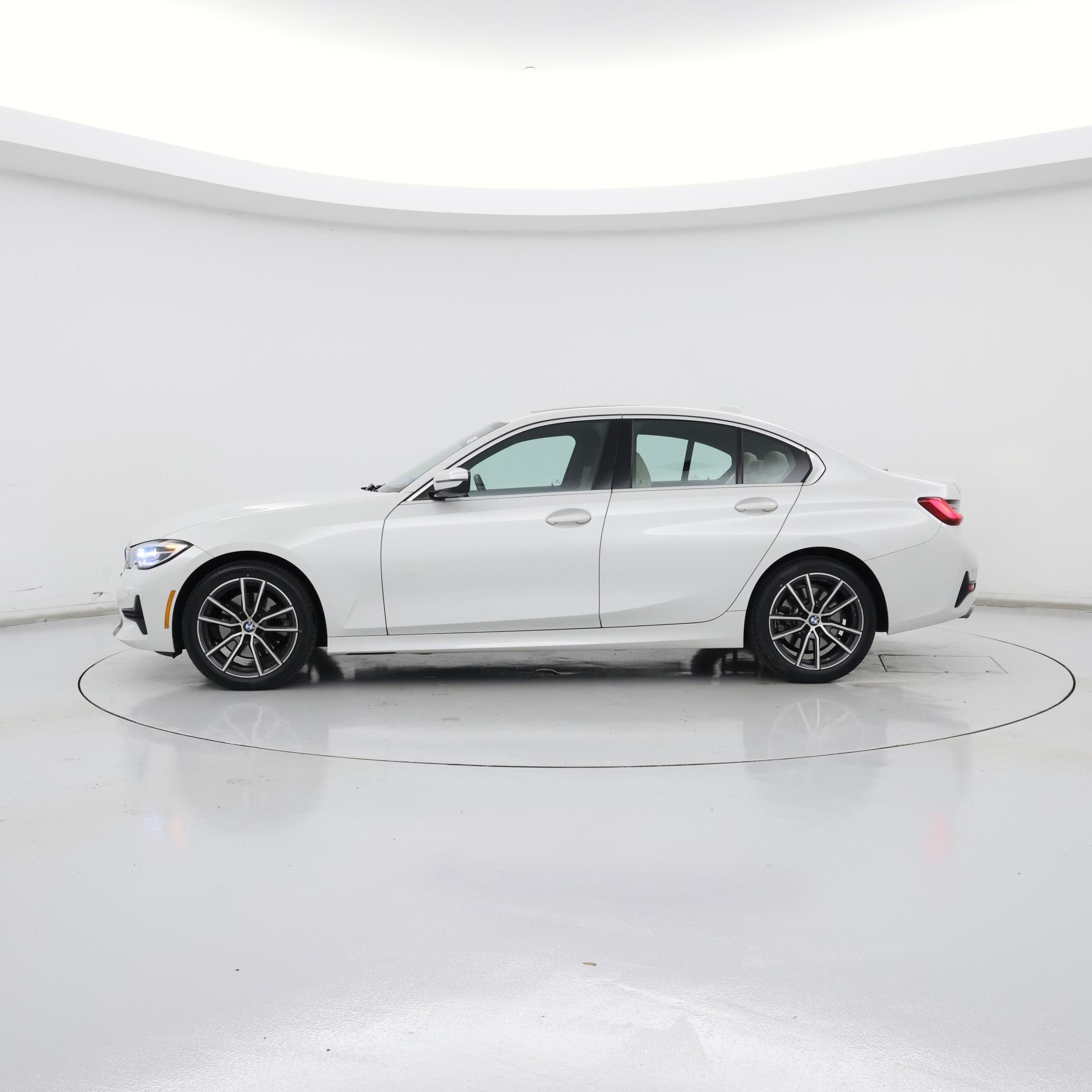 Thumbnail: 2021 BMW 3 Series - 3