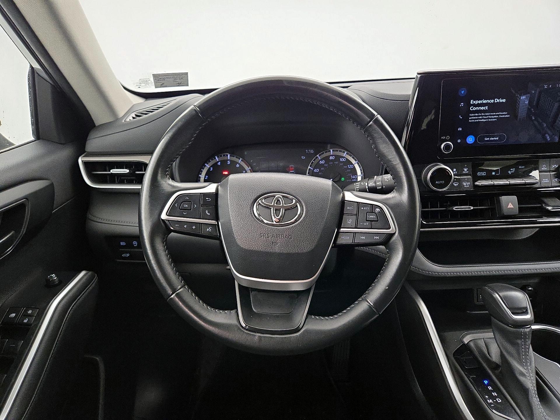 Thumbnail: 2023 Toyota Highlander - 10