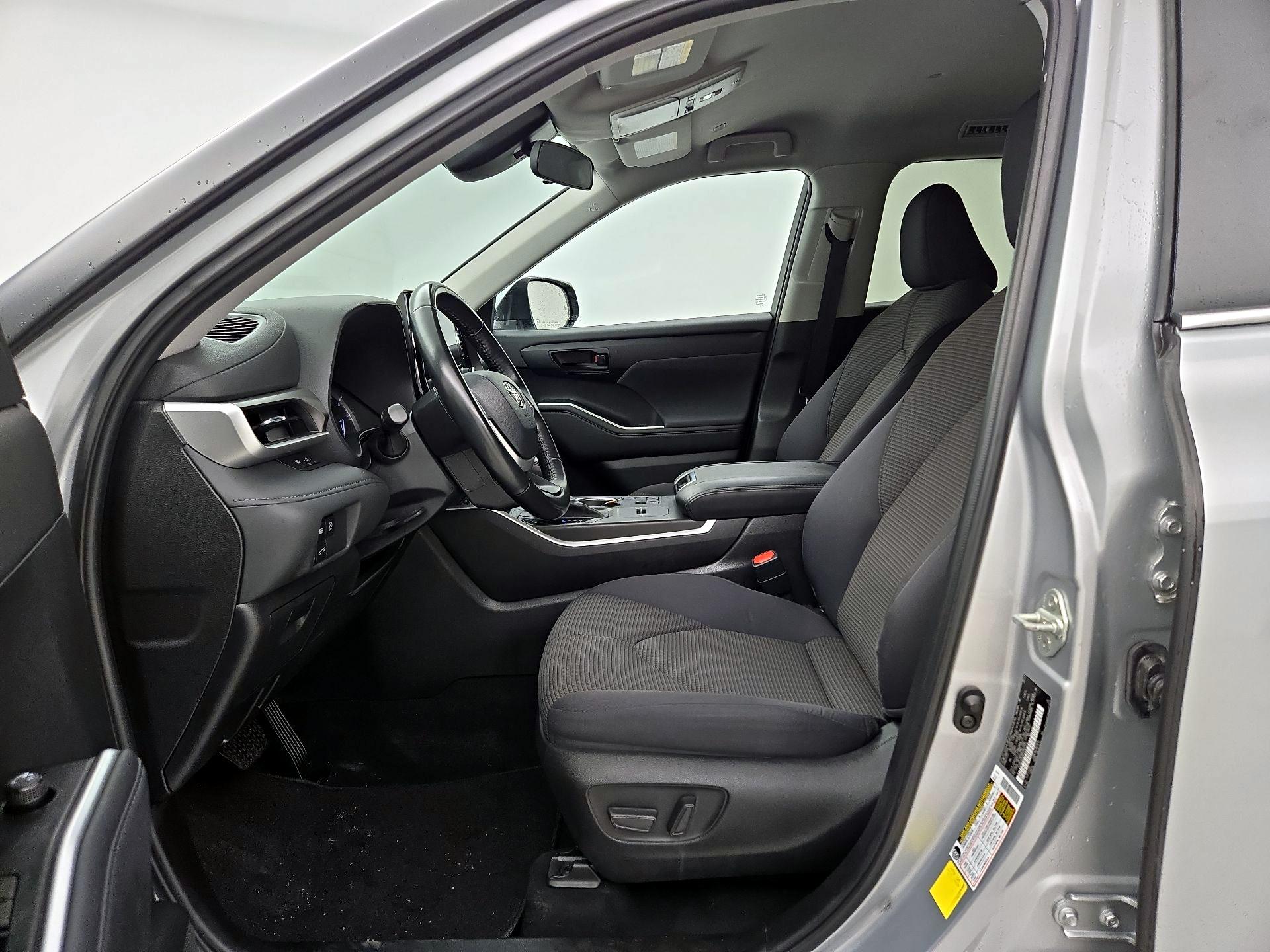 Thumbnail: 2023 Toyota Highlander - 11