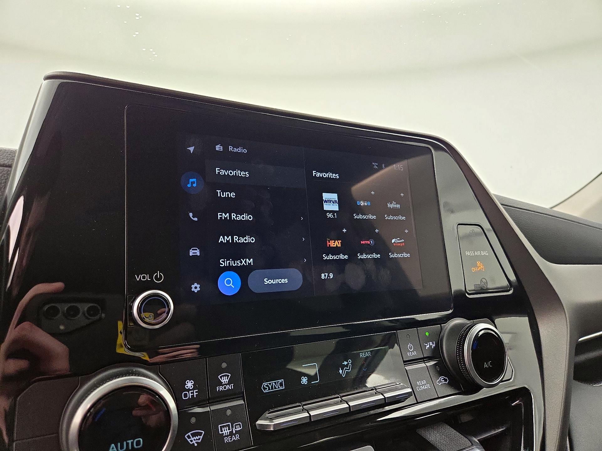 Thumbnail: 2023 Toyota Highlander - 15