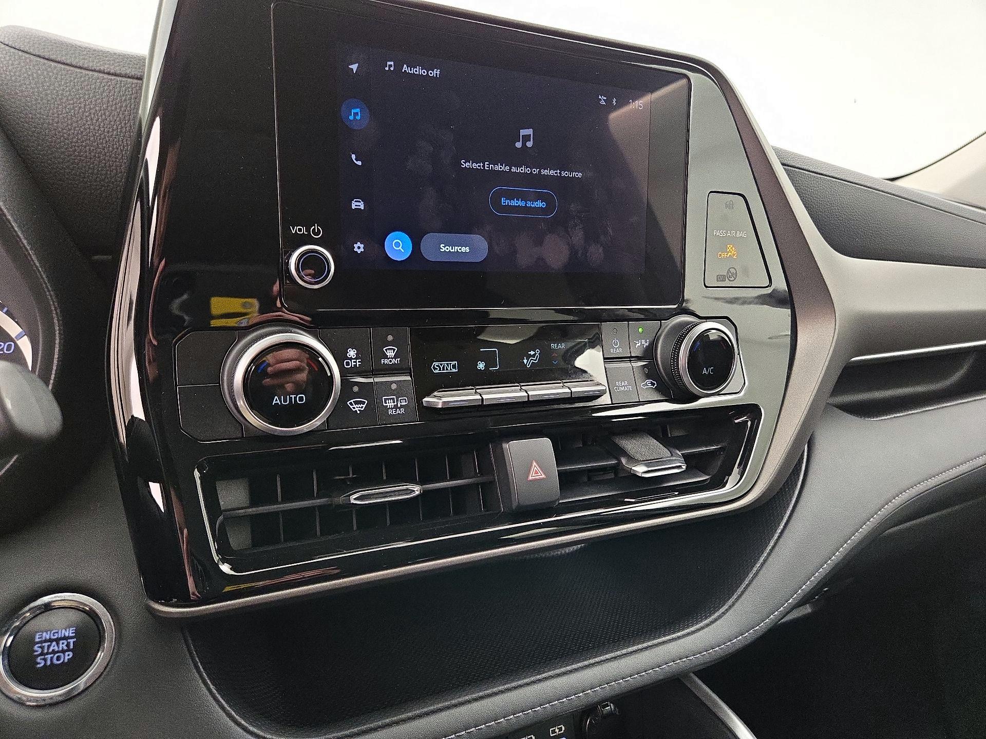 Thumbnail: 2023 Toyota Highlander - 16