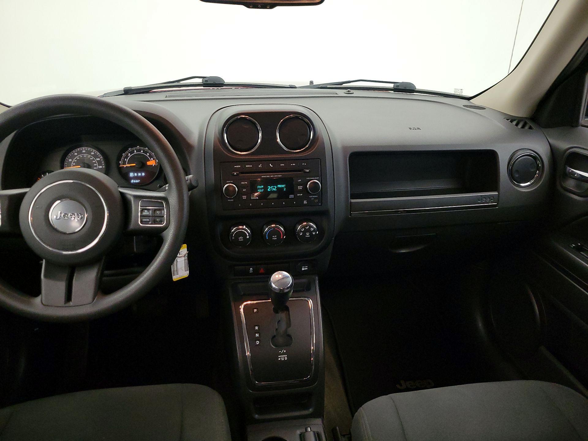 Thumbnail: 2017 Jeep Patriot - 9