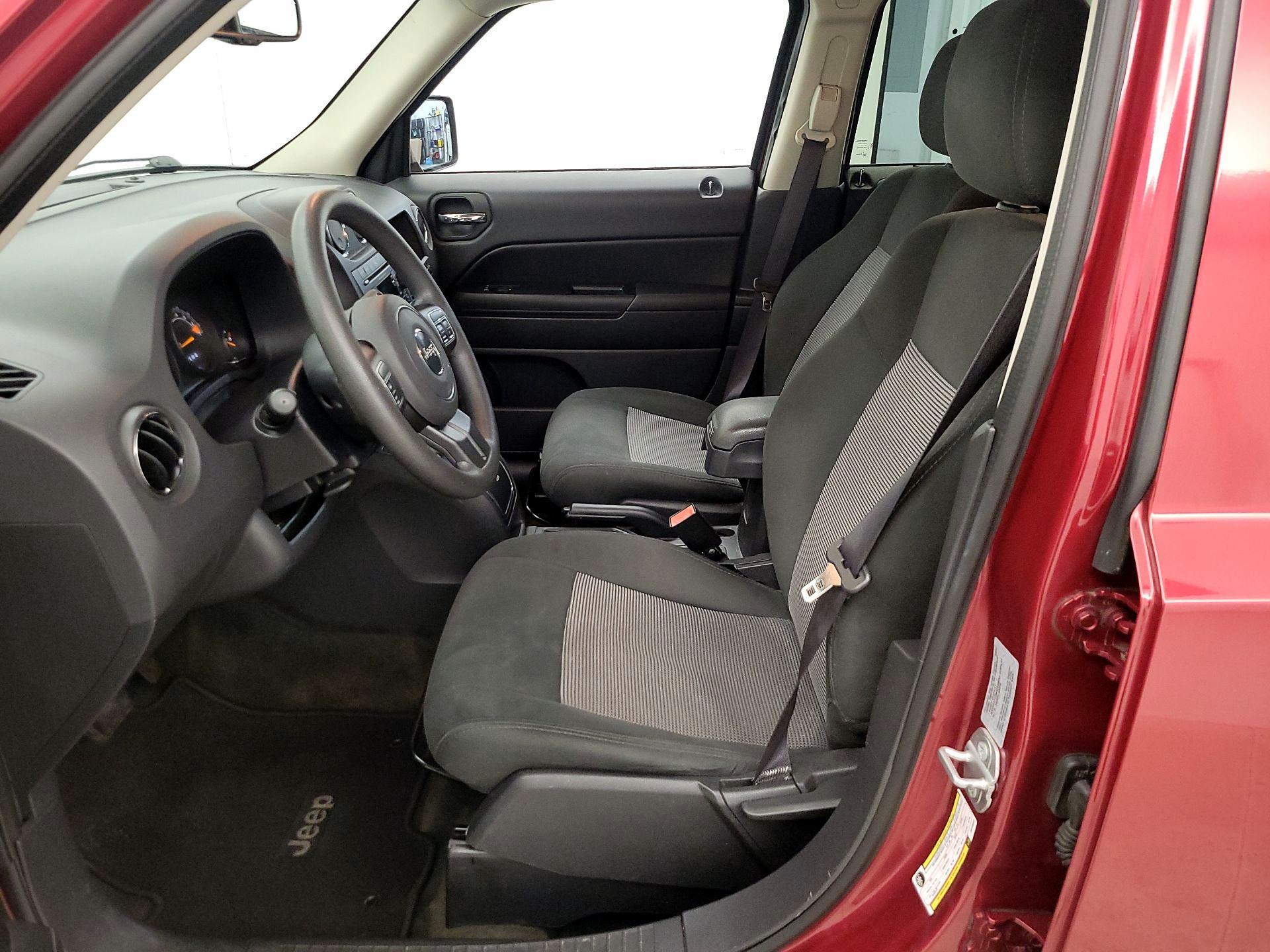 Thumbnail: 2017 Jeep Patriot - 11