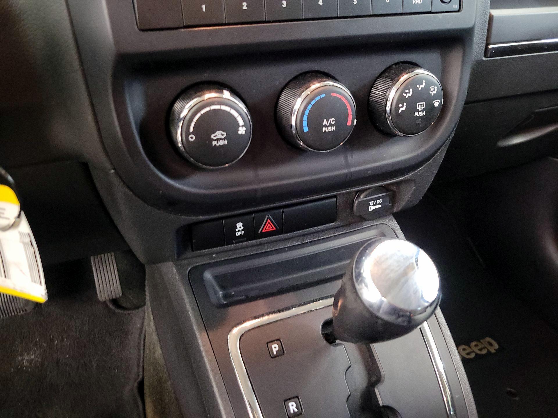 Thumbnail: 2017 Jeep Patriot - 14