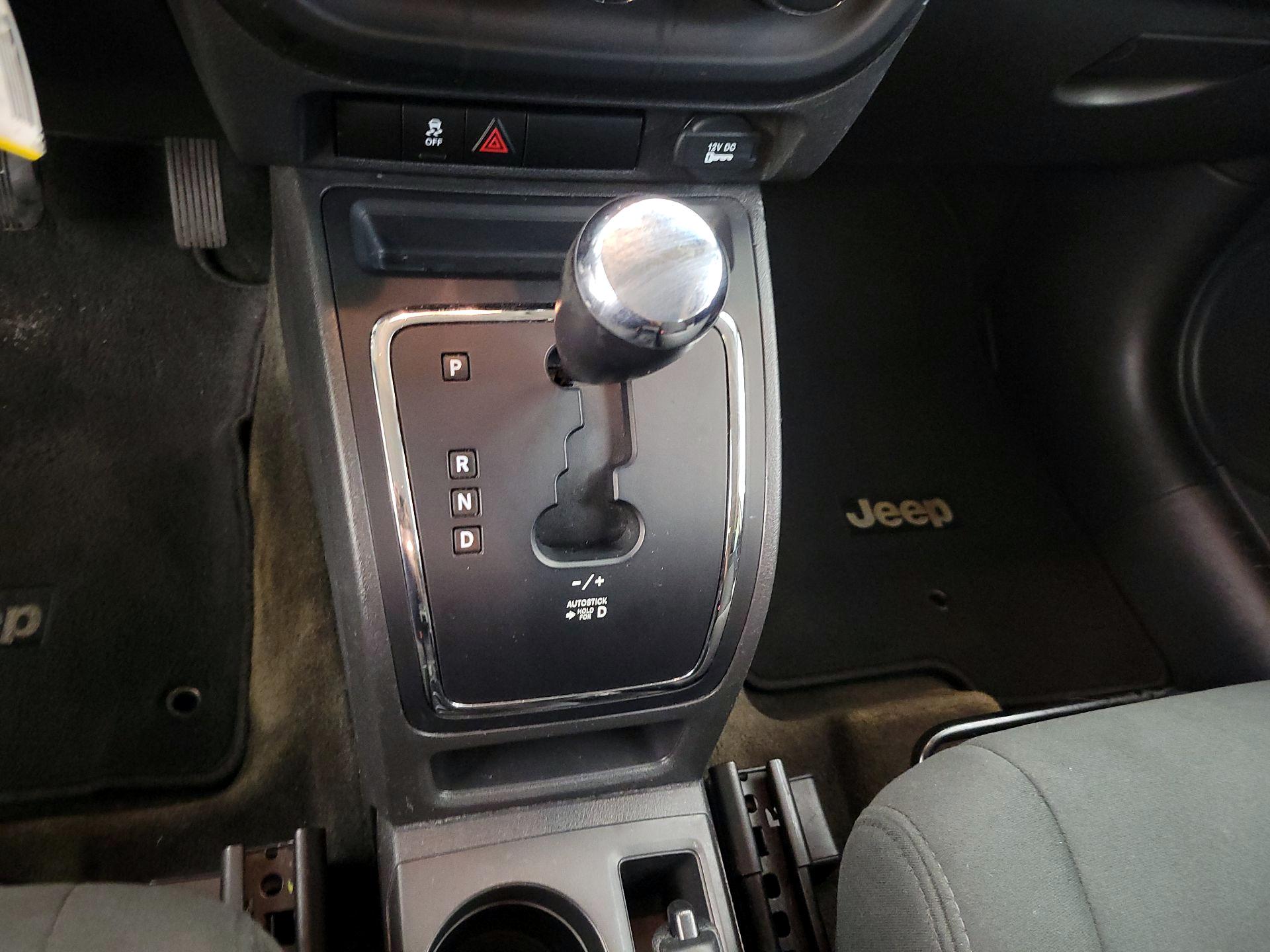 Thumbnail: 2017 Jeep Patriot - 15
