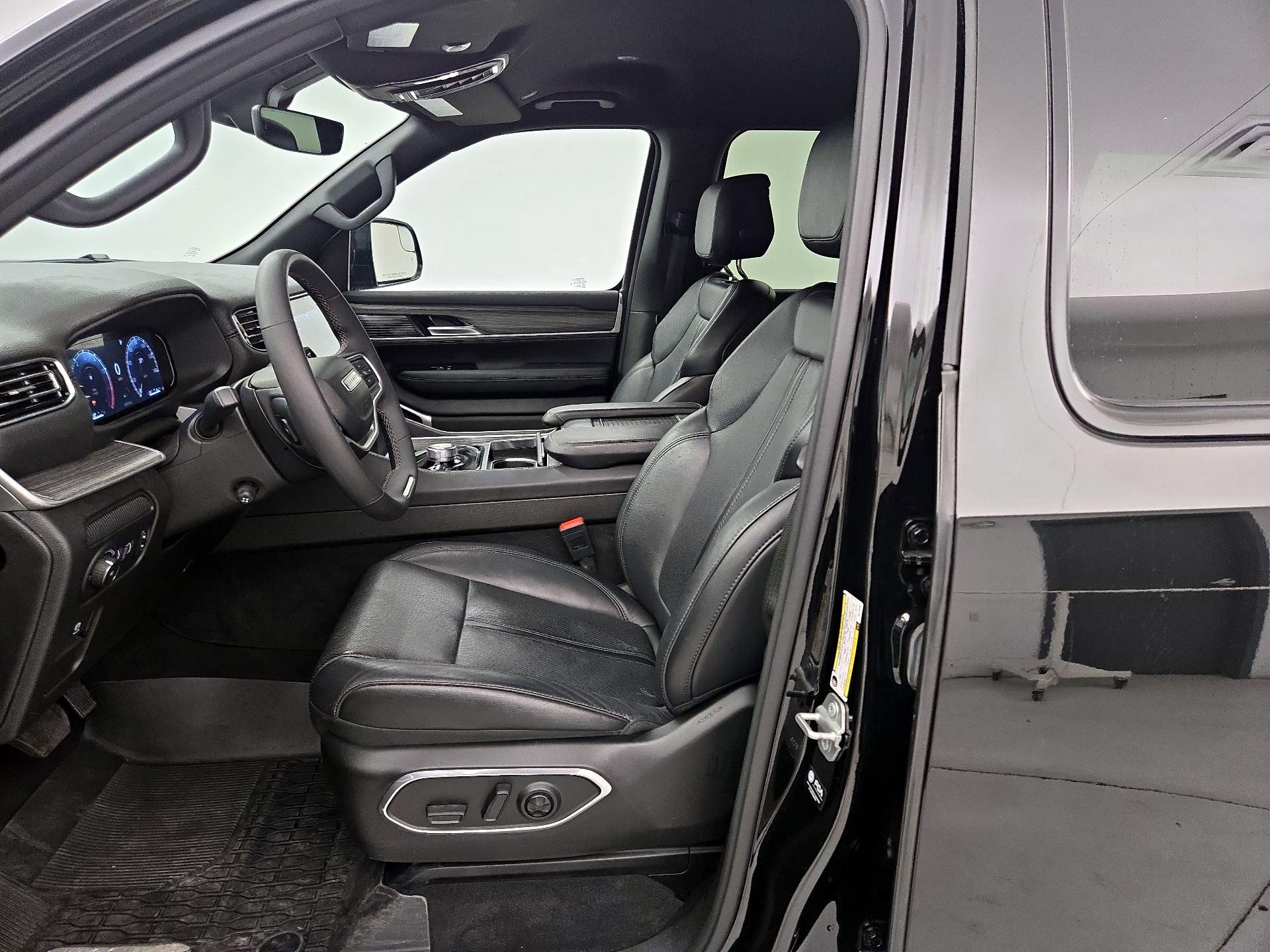 Thumbnail: 2024 Jeep Wagoneer - 11