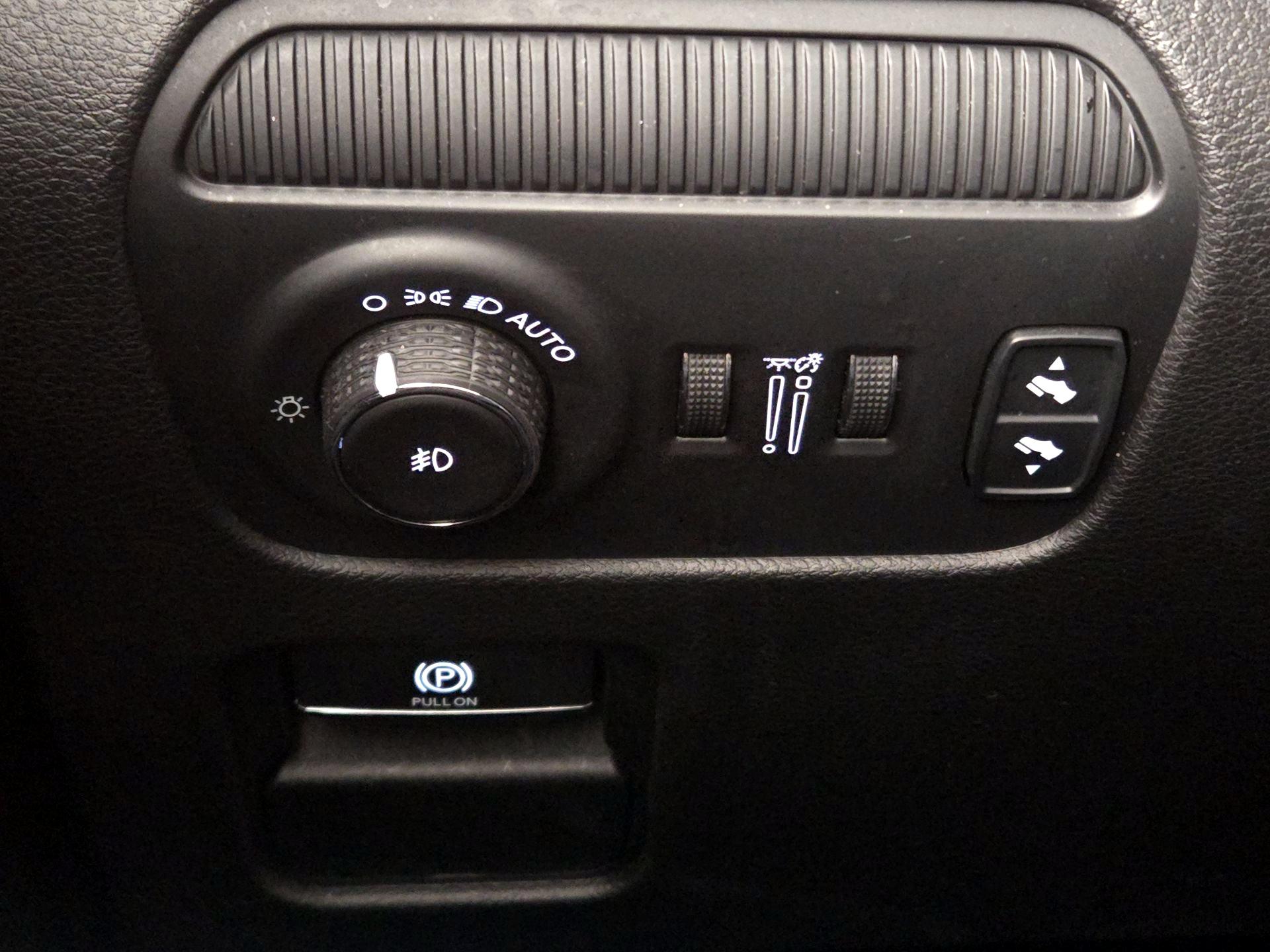 Thumbnail: 2024 Jeep Wagoneer - 13