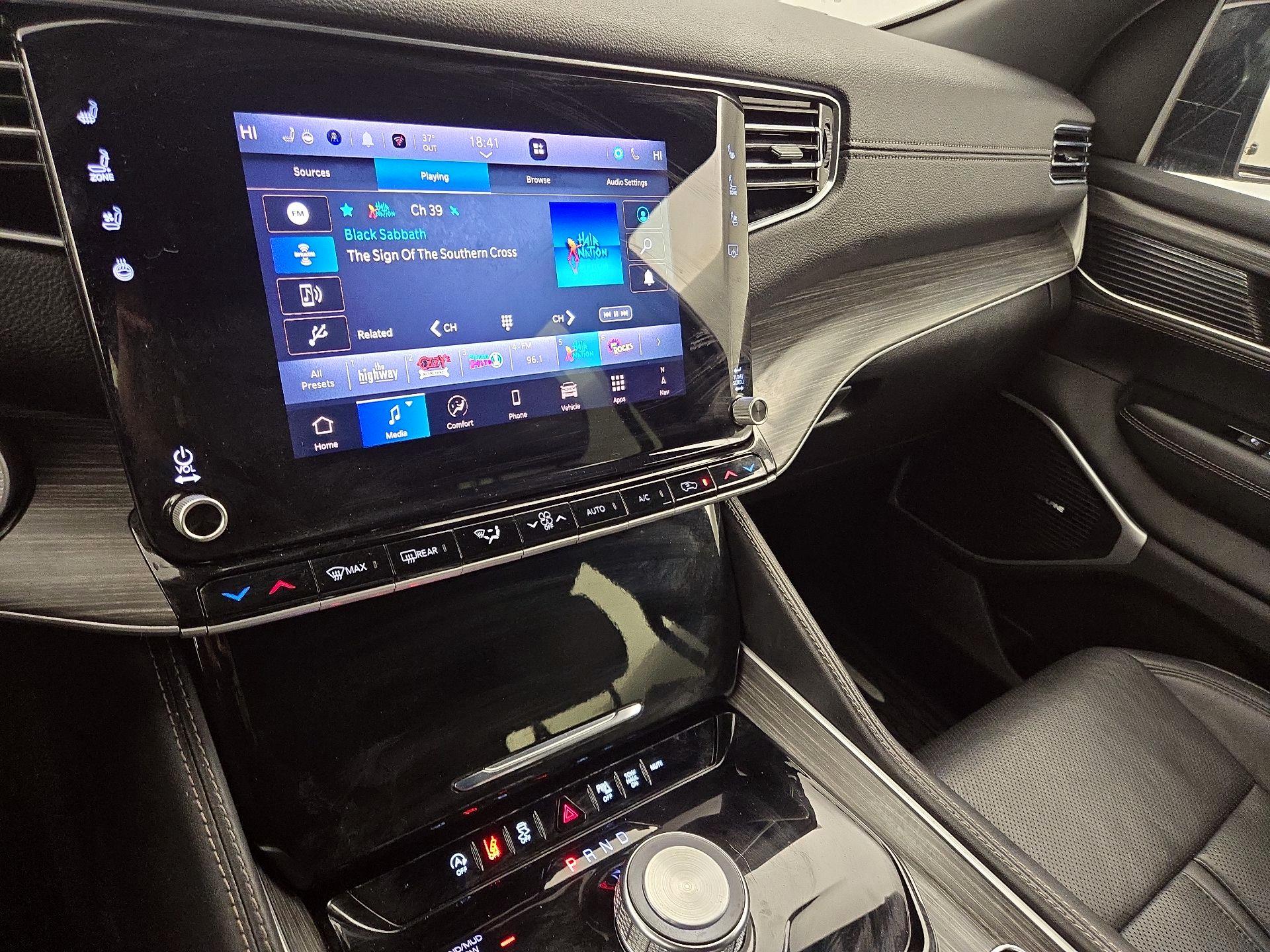 Thumbnail: 2024 Jeep Wagoneer - 16