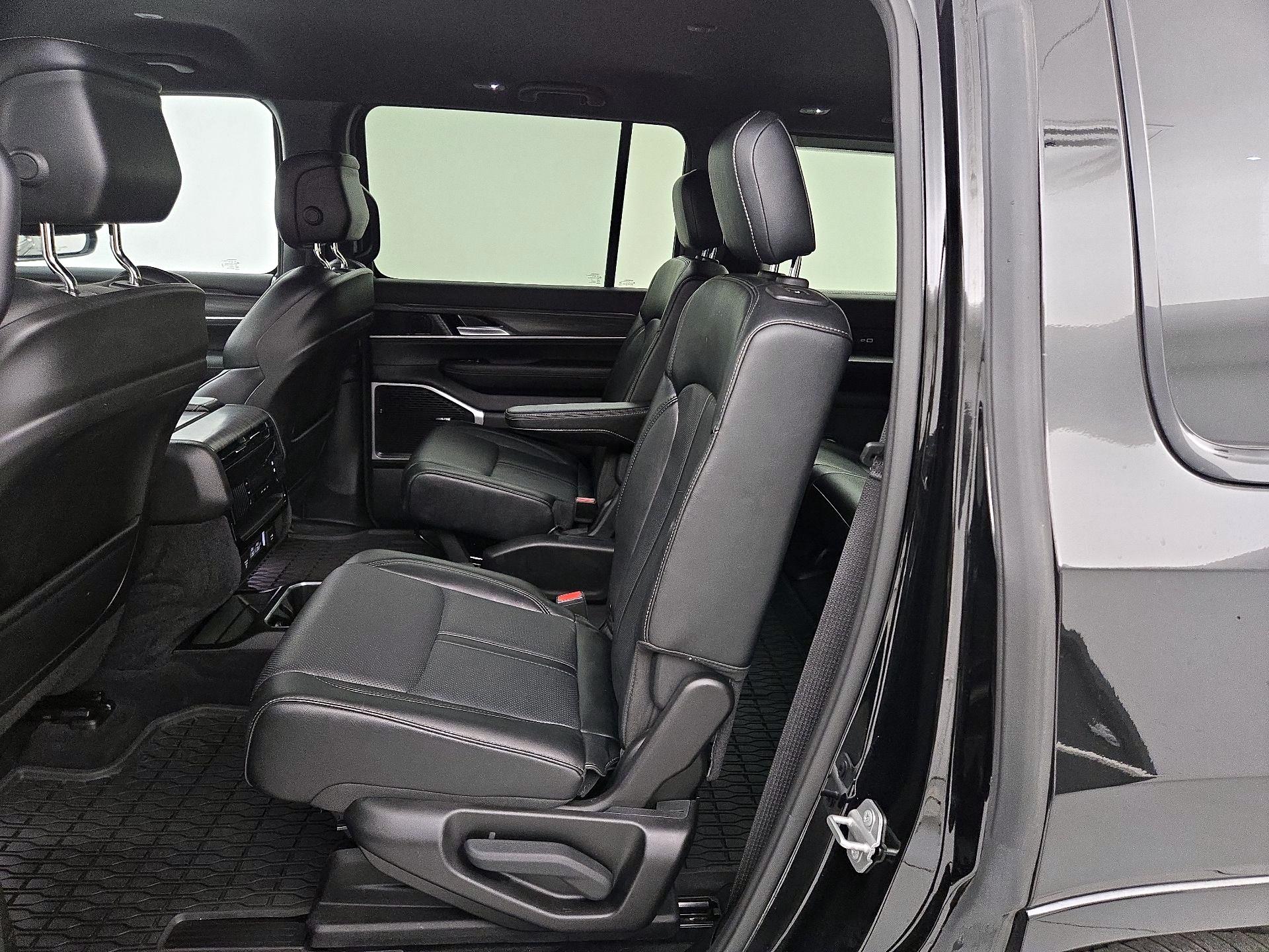 Thumbnail: 2024 Jeep Wagoneer - 20