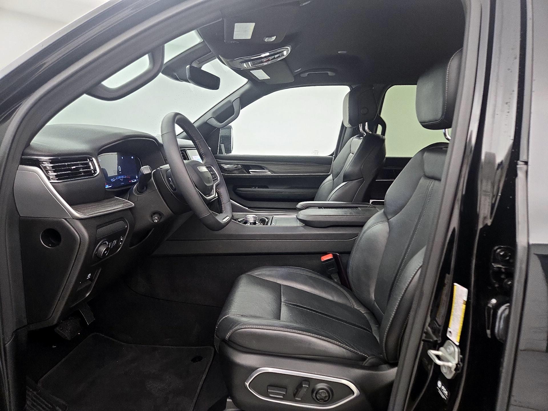 Thumbnail: 2024 Jeep Wagoneer - 11