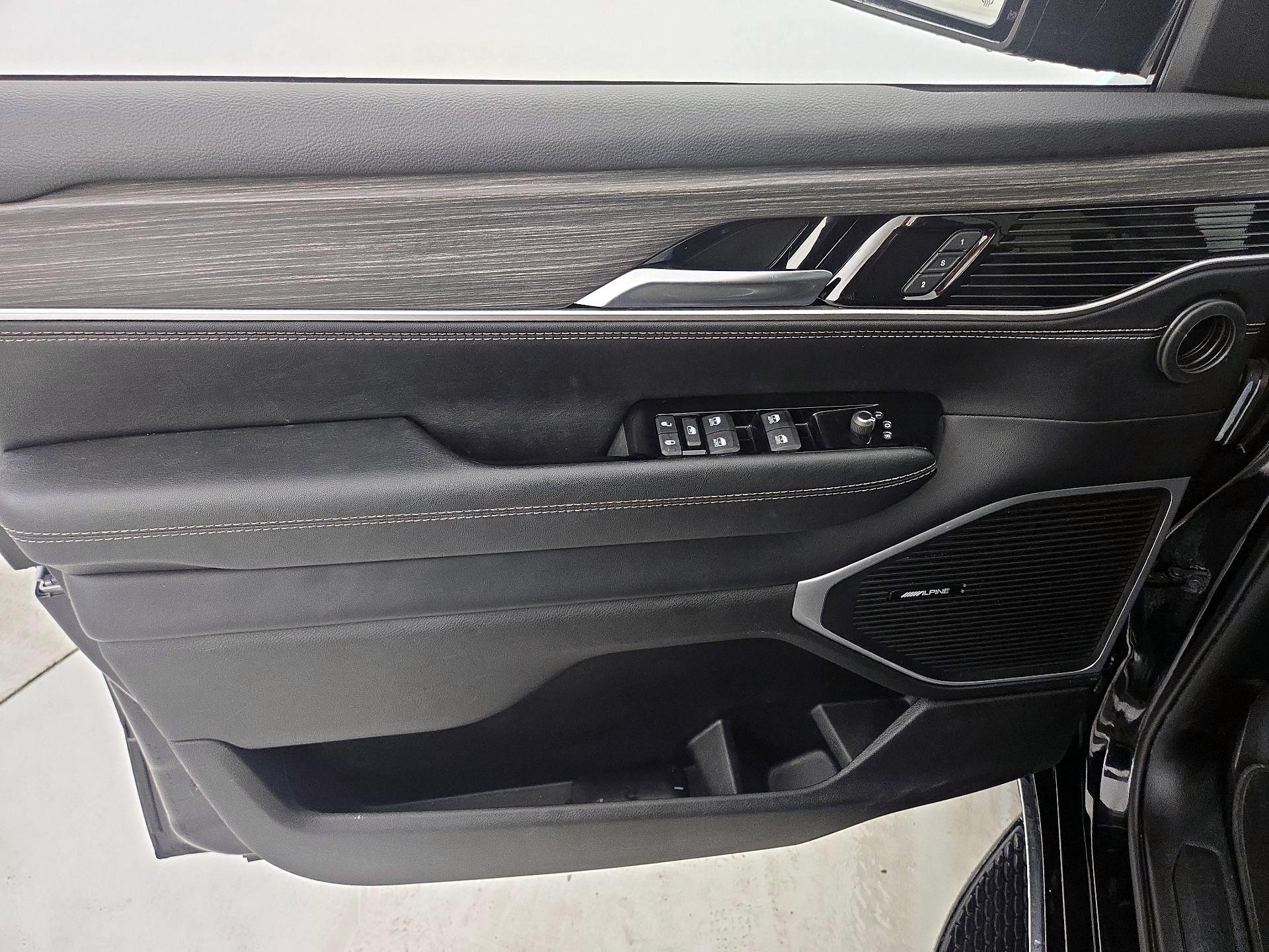 Thumbnail: 2024 Jeep Wagoneer - 12