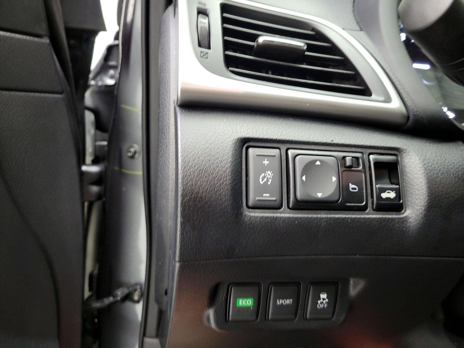 Thumbnail: 2018 Nissan Sentra - 11