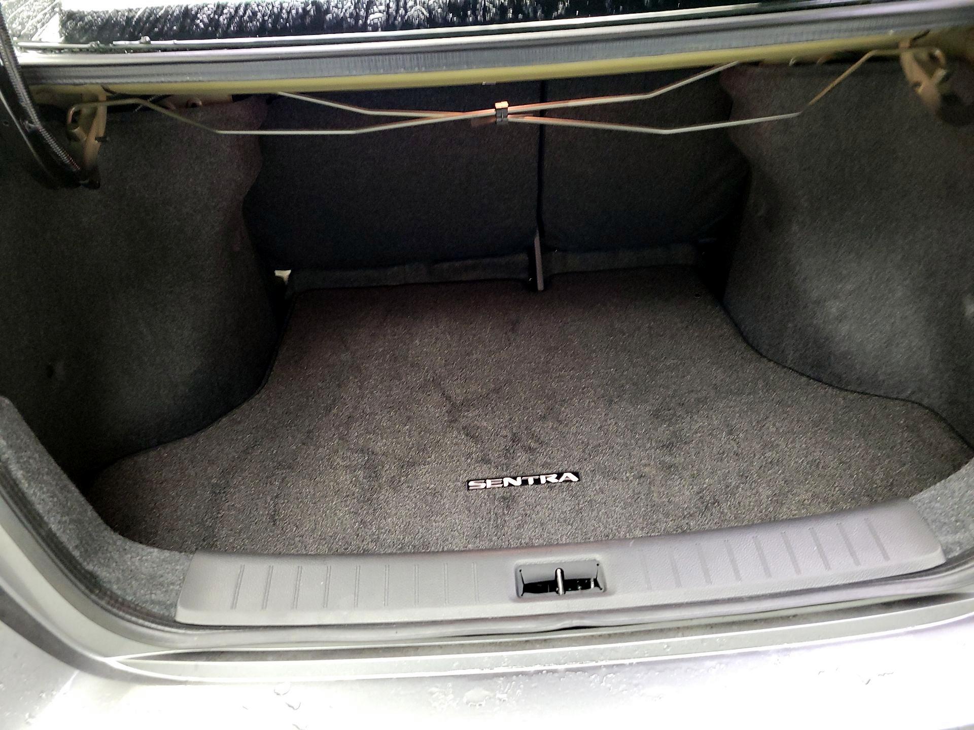 Thumbnail: 2018 Nissan Sentra - 18